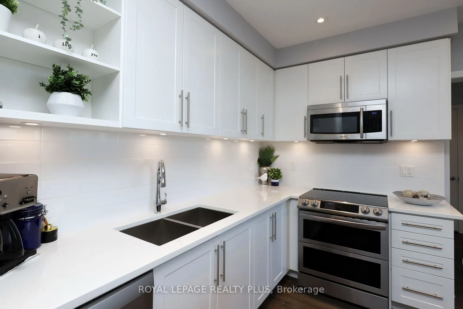4699 Glen Erin Drive, #109