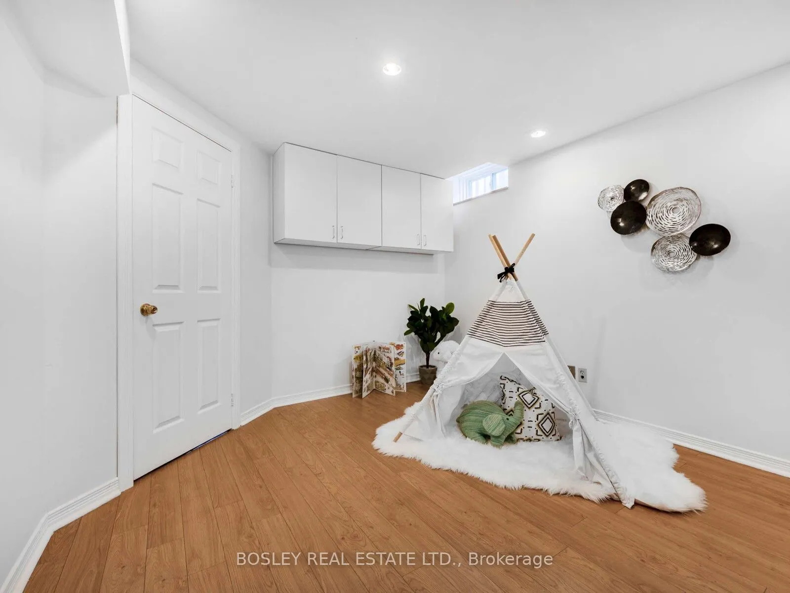 3090 Keynes Crescent