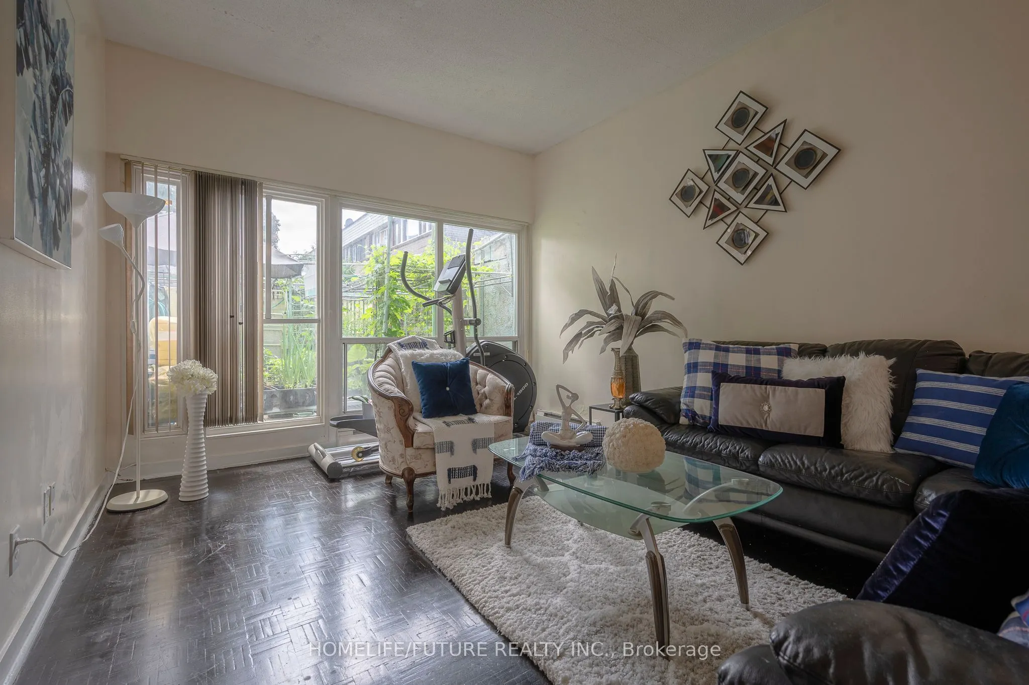 21 London Green Court, #31