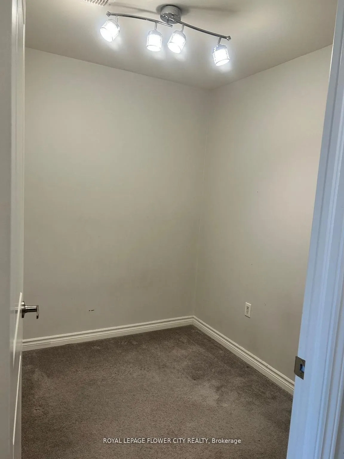 630 Sauve Street #404