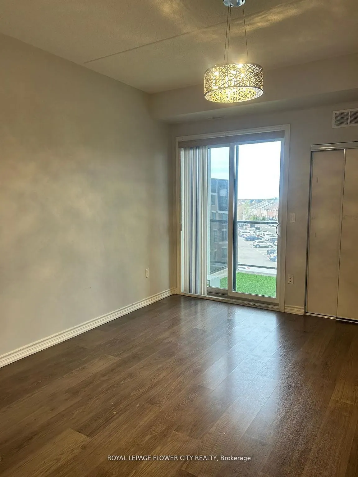 630 Sauve Street #404