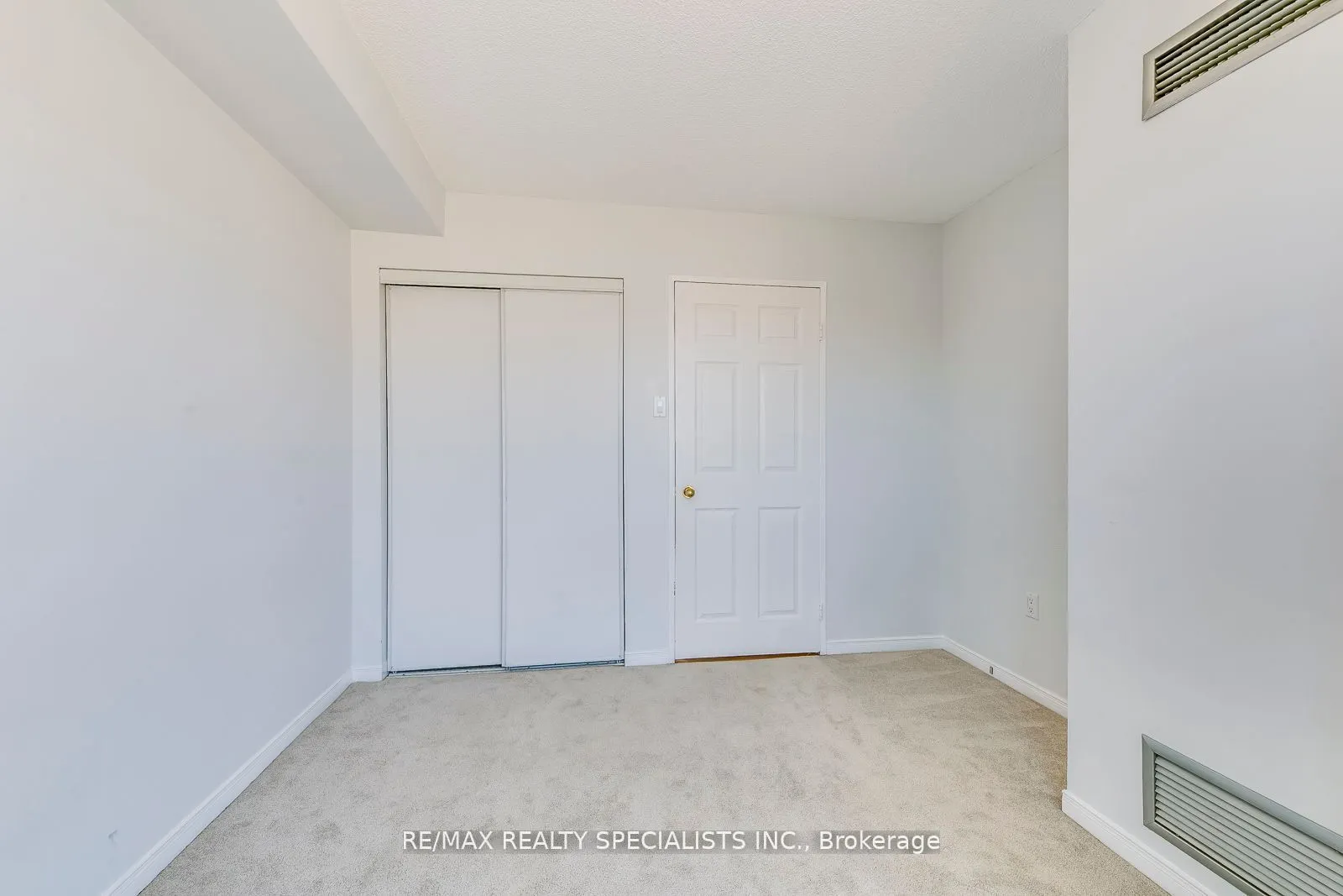 2155 Burnhamthorpe Road, #209