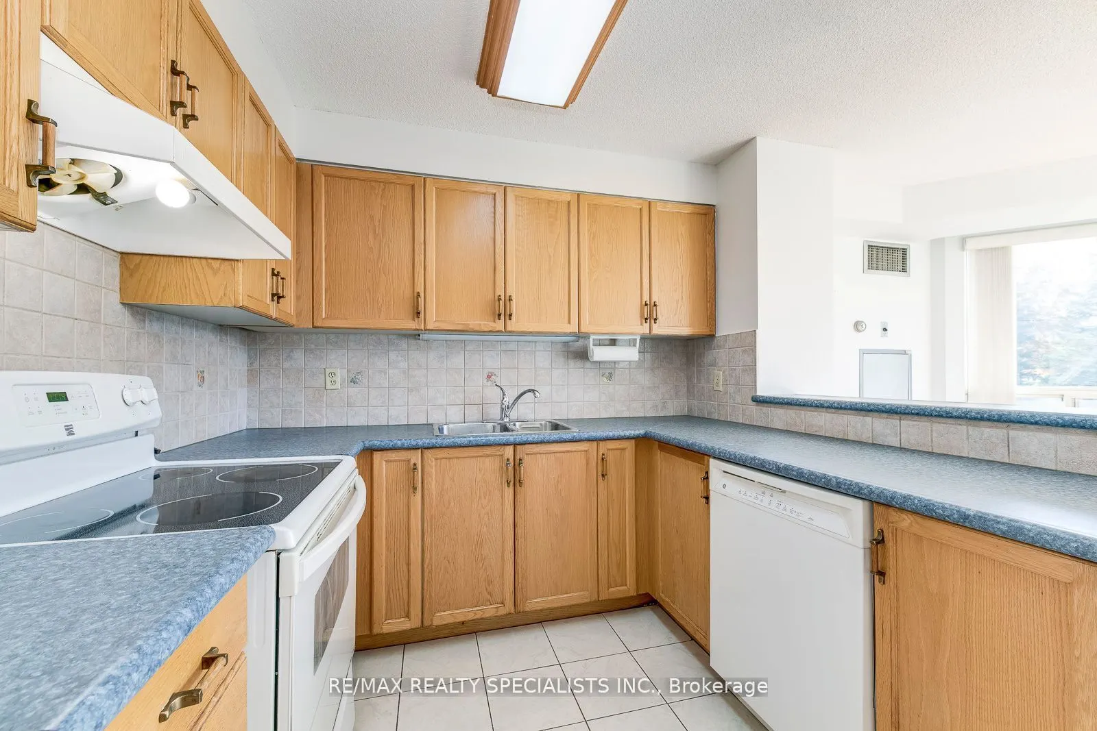 2155 Burnhamthorpe Road, #209