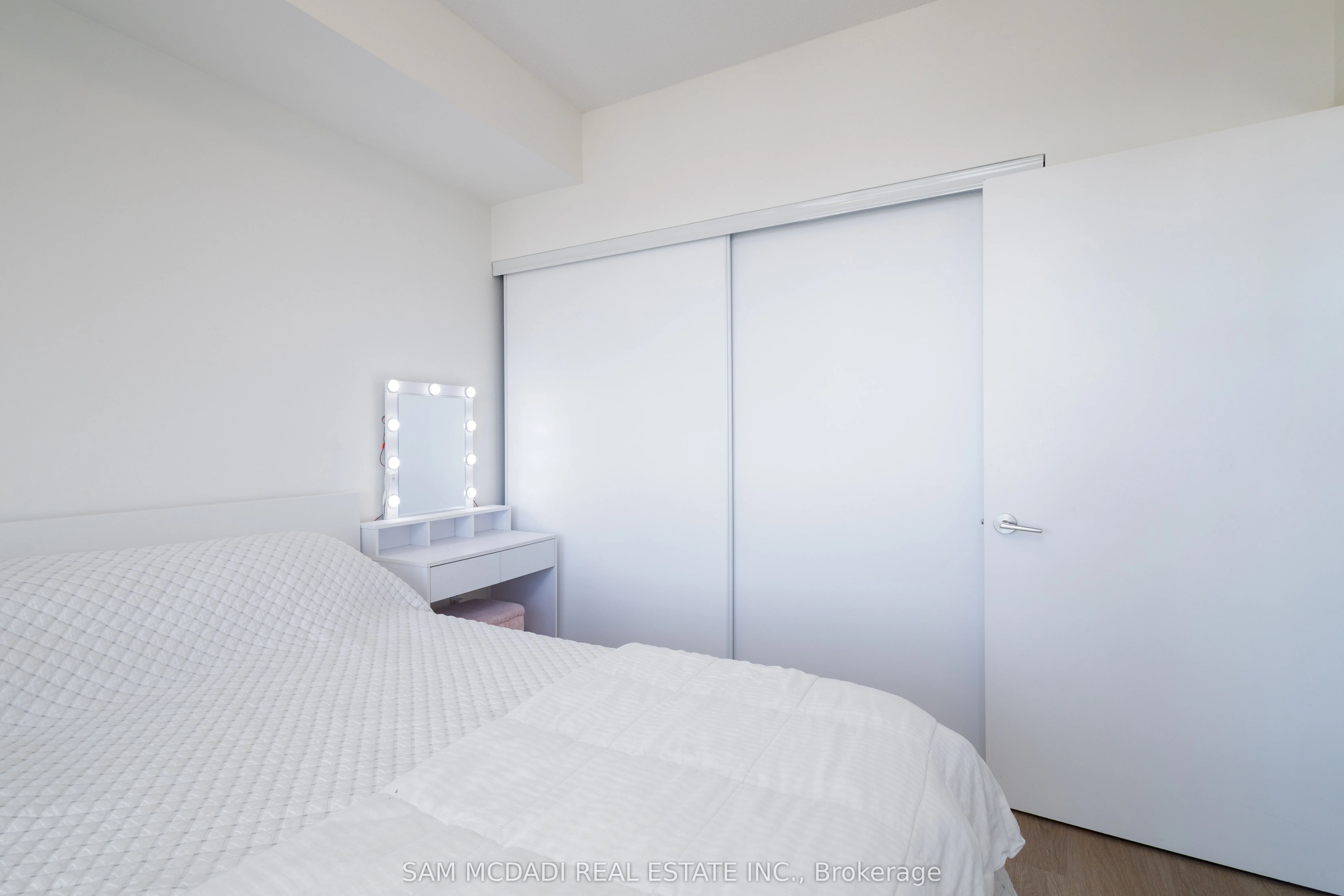 859 The Queensway, #521