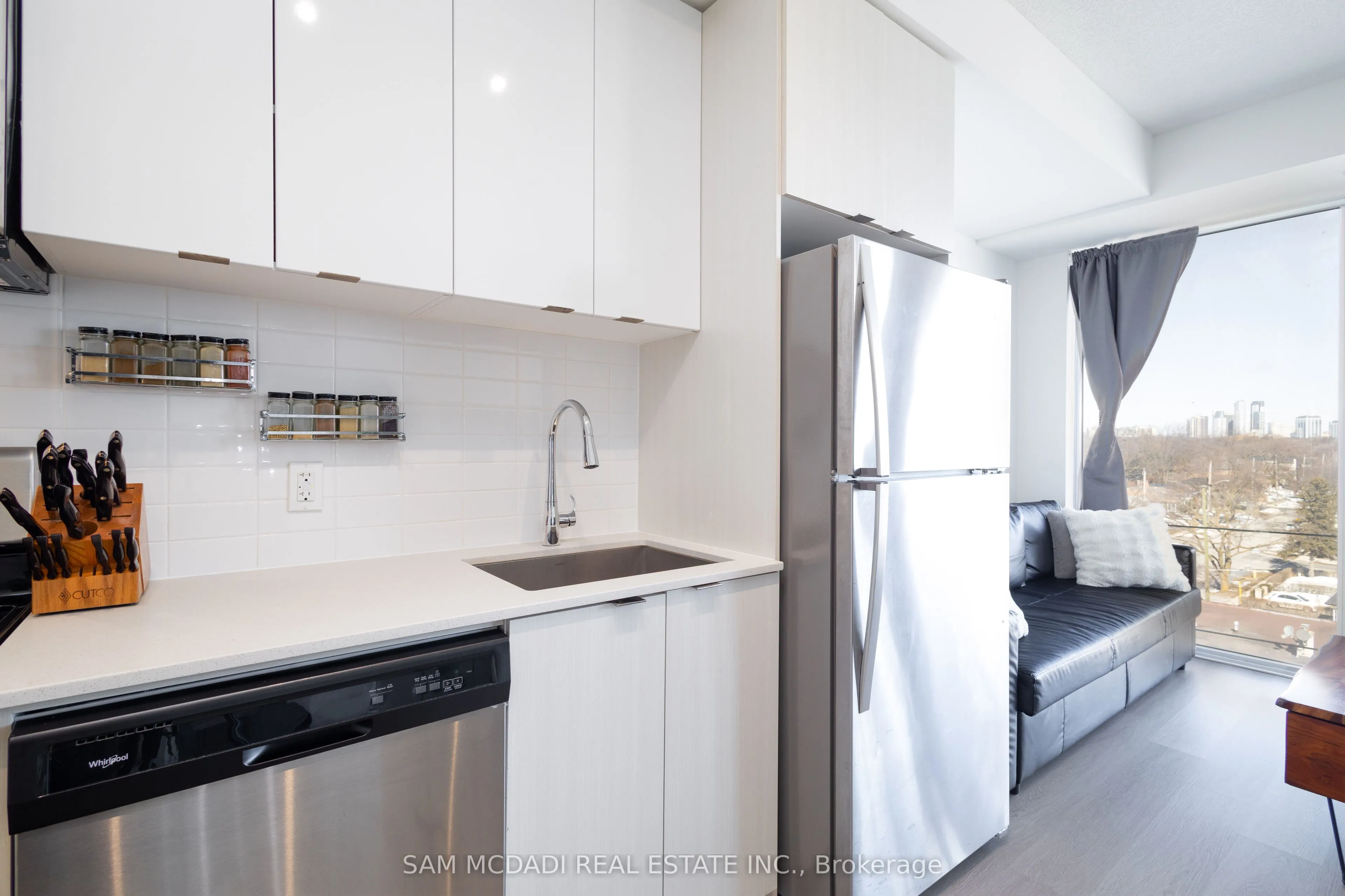 859 The Queensway, #521