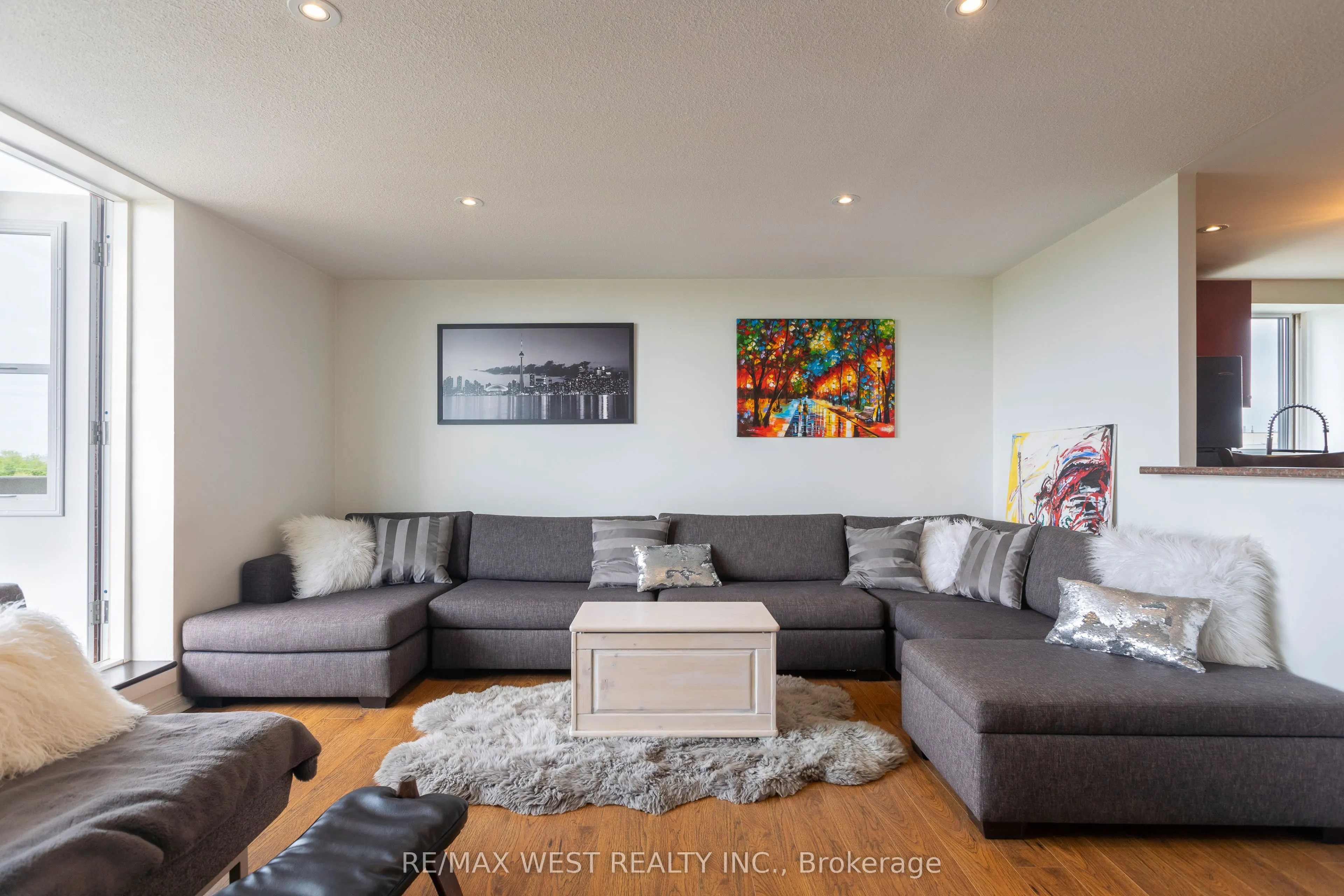 6720 Glen Erin Drive, #706