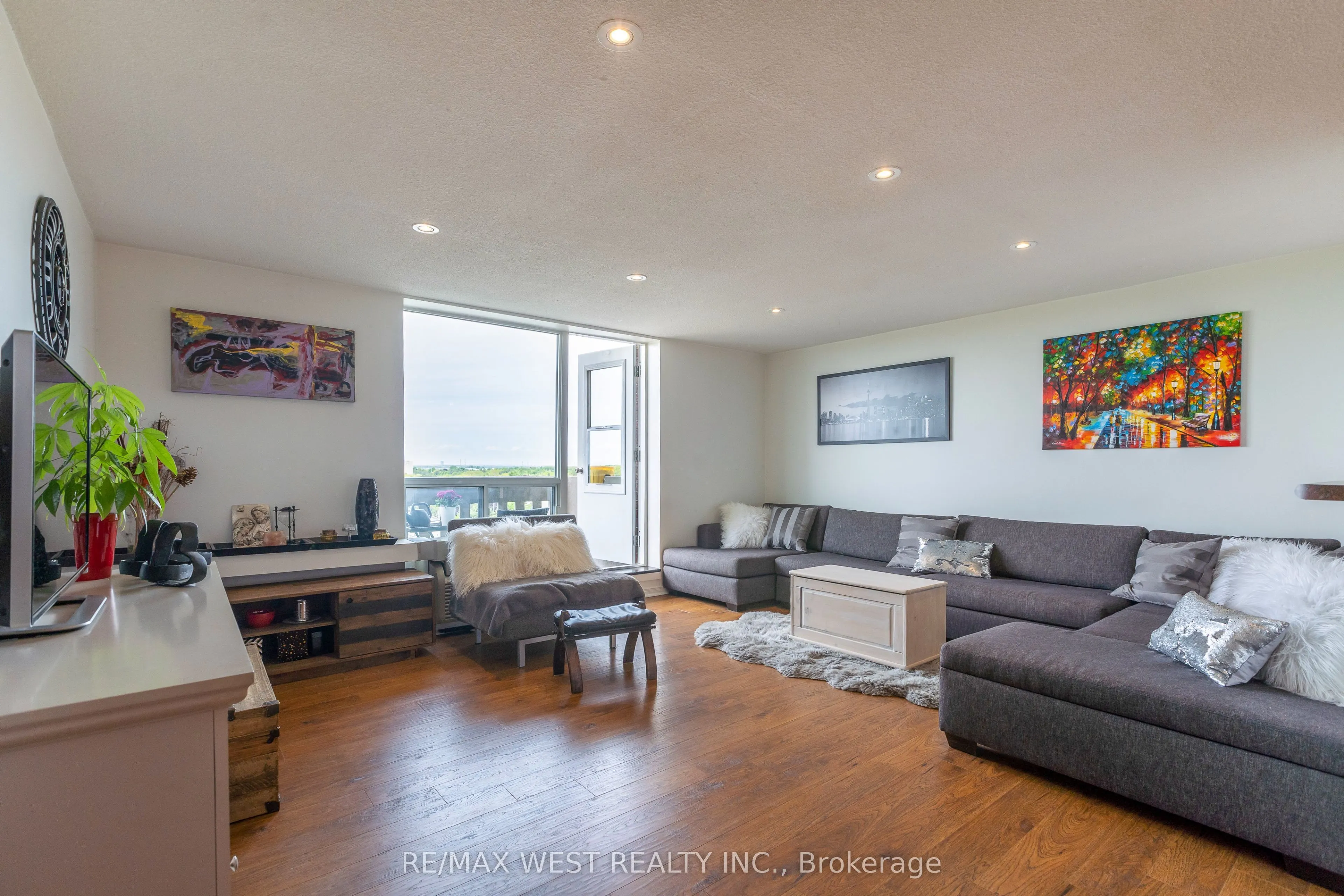 6720 Glen Erin Drive, #706