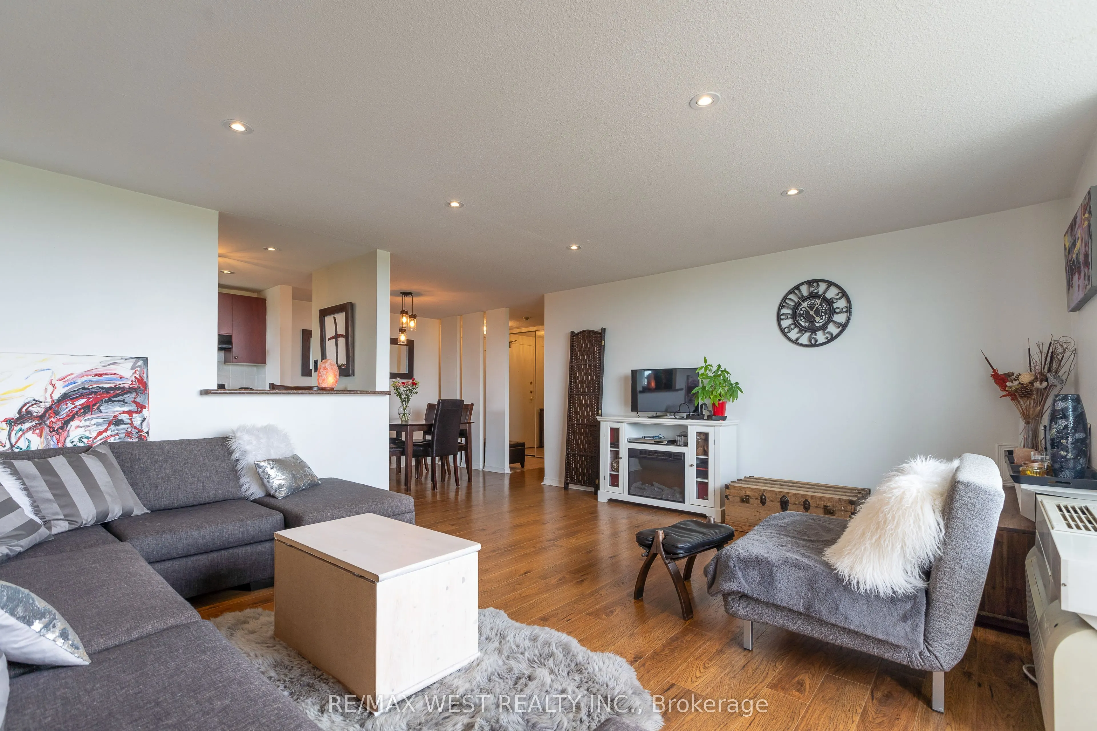 6720 Glen Erin Drive, #706