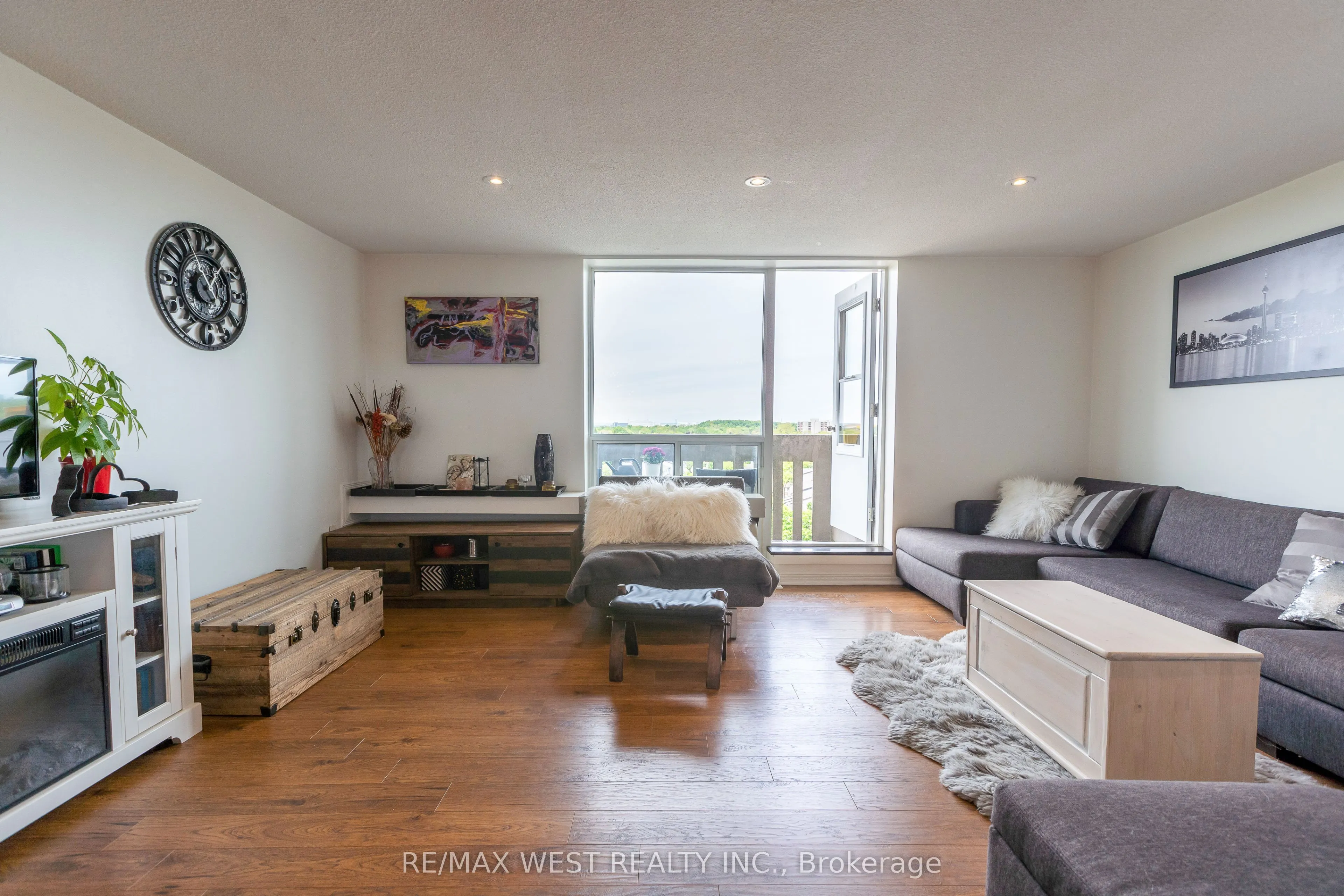 6720 Glen Erin Drive, #706