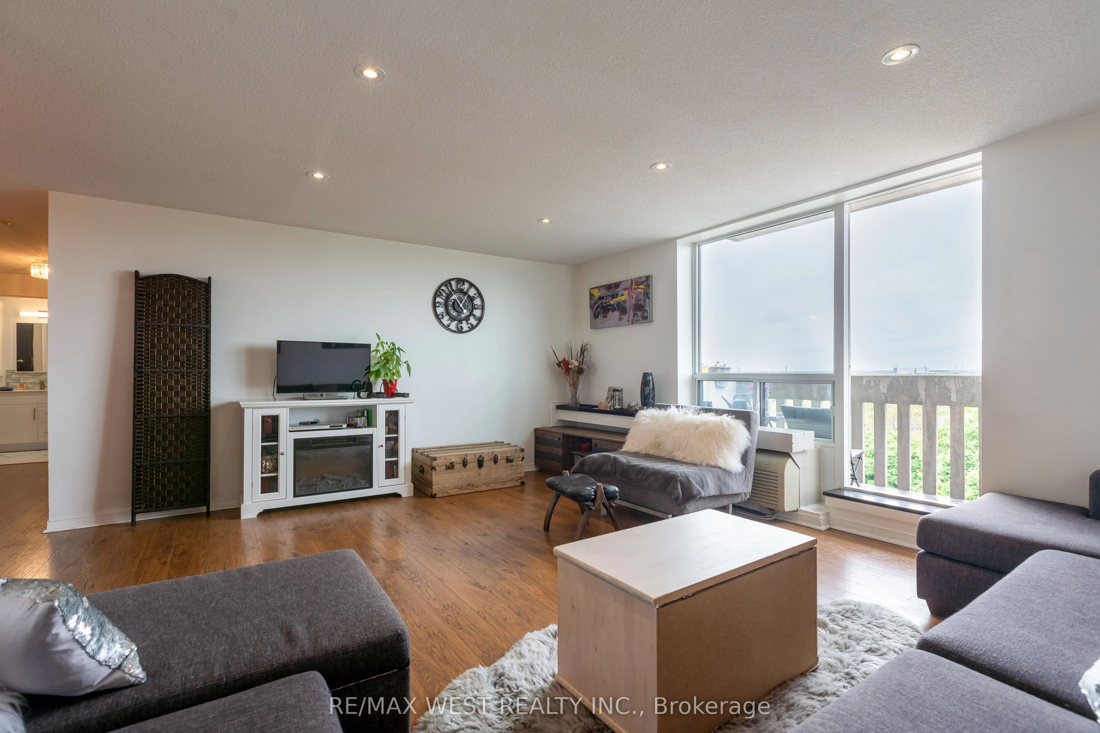 6720 Glen Erin Drive, #706