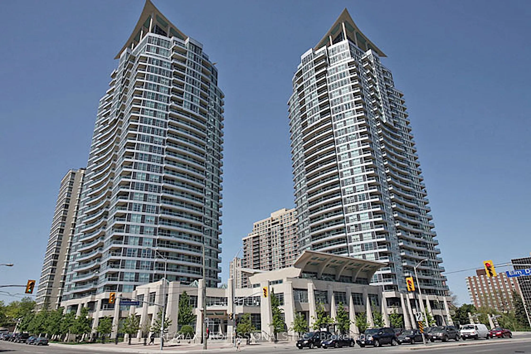 33 Elm Drive W, #708