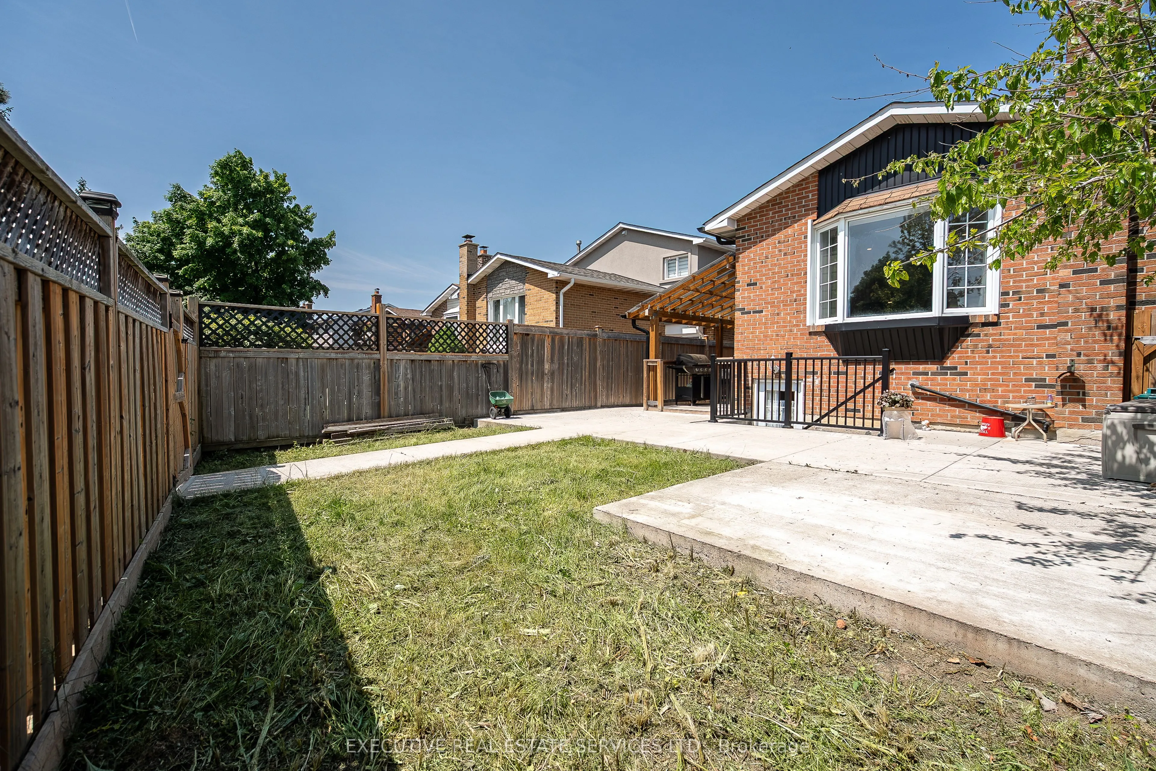 4 Simmons Boulevard