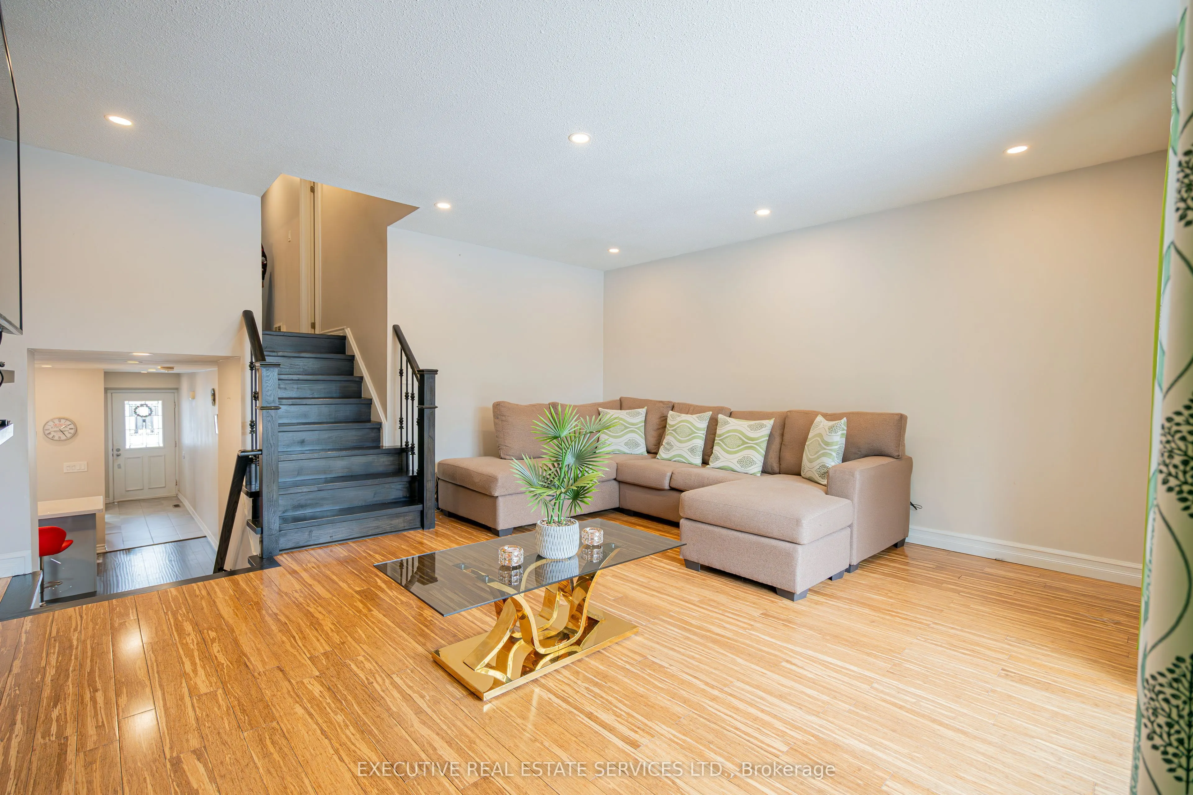 4 Simmons Boulevard