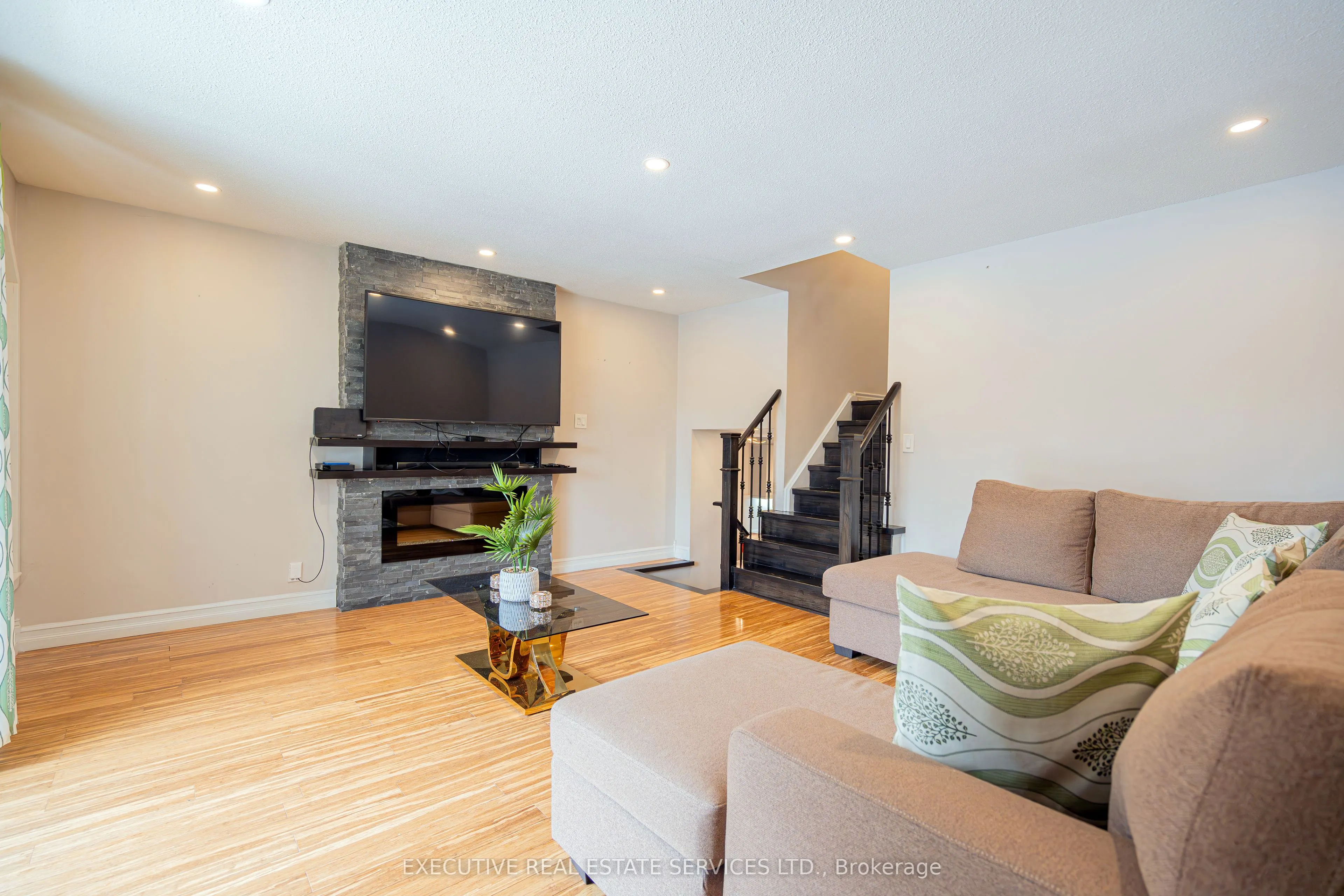 4 Simmons Boulevard