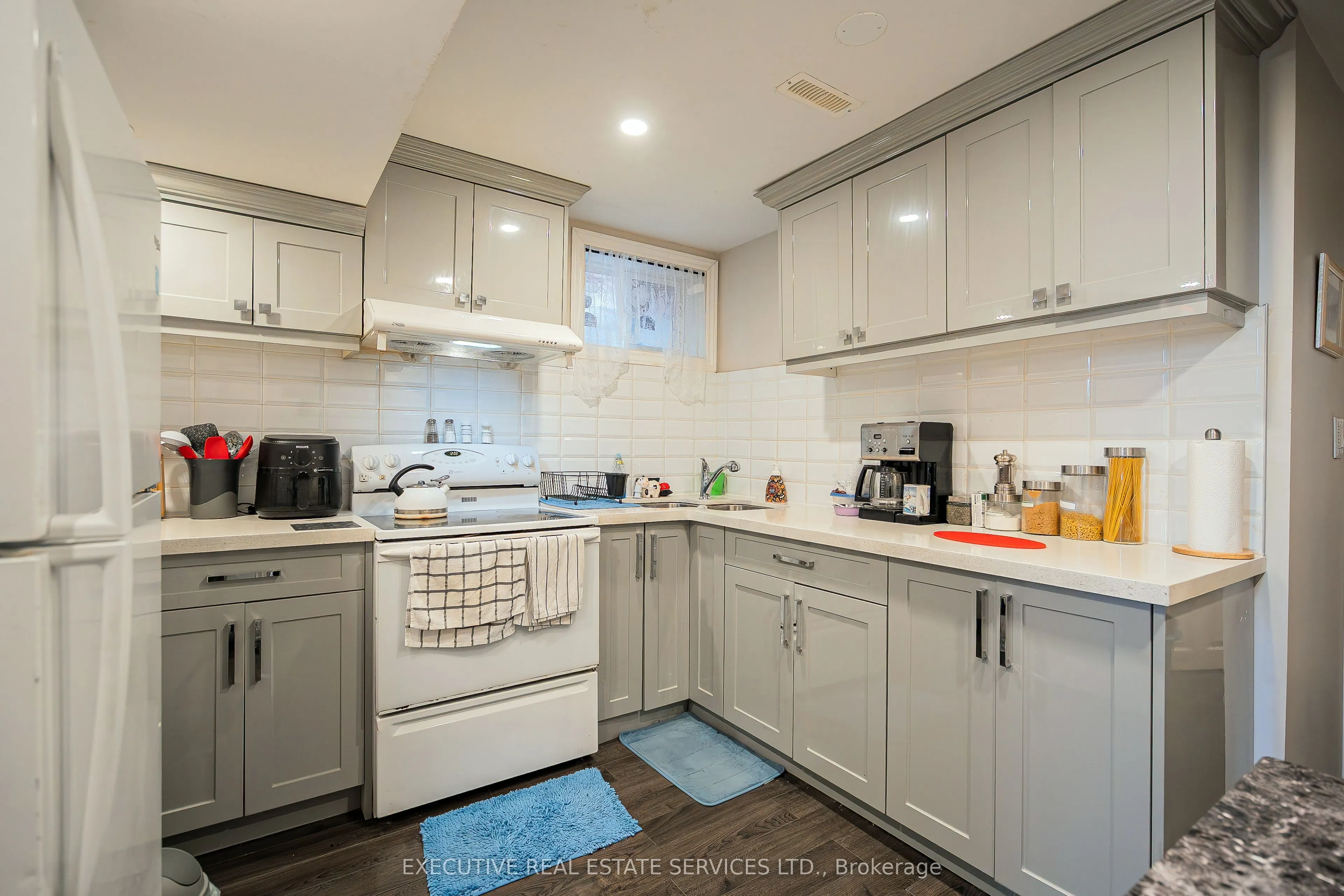 4 Simmons Boulevard