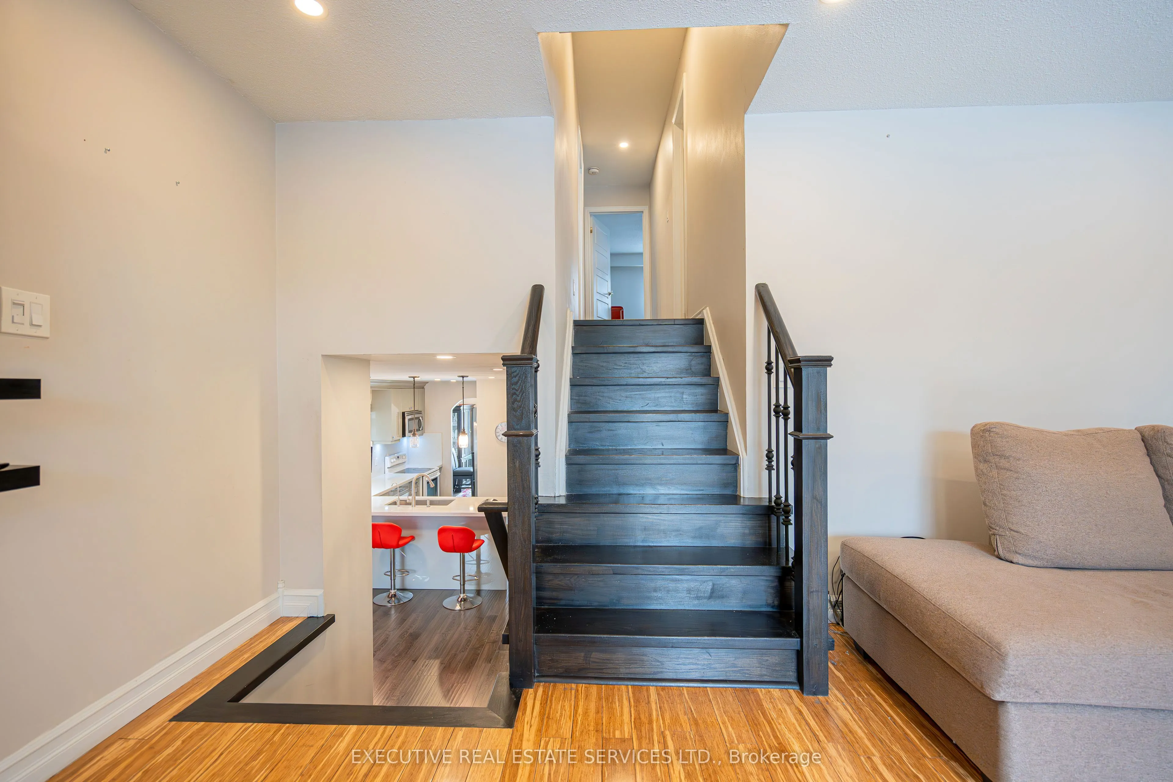 4 Simmons Boulevard
