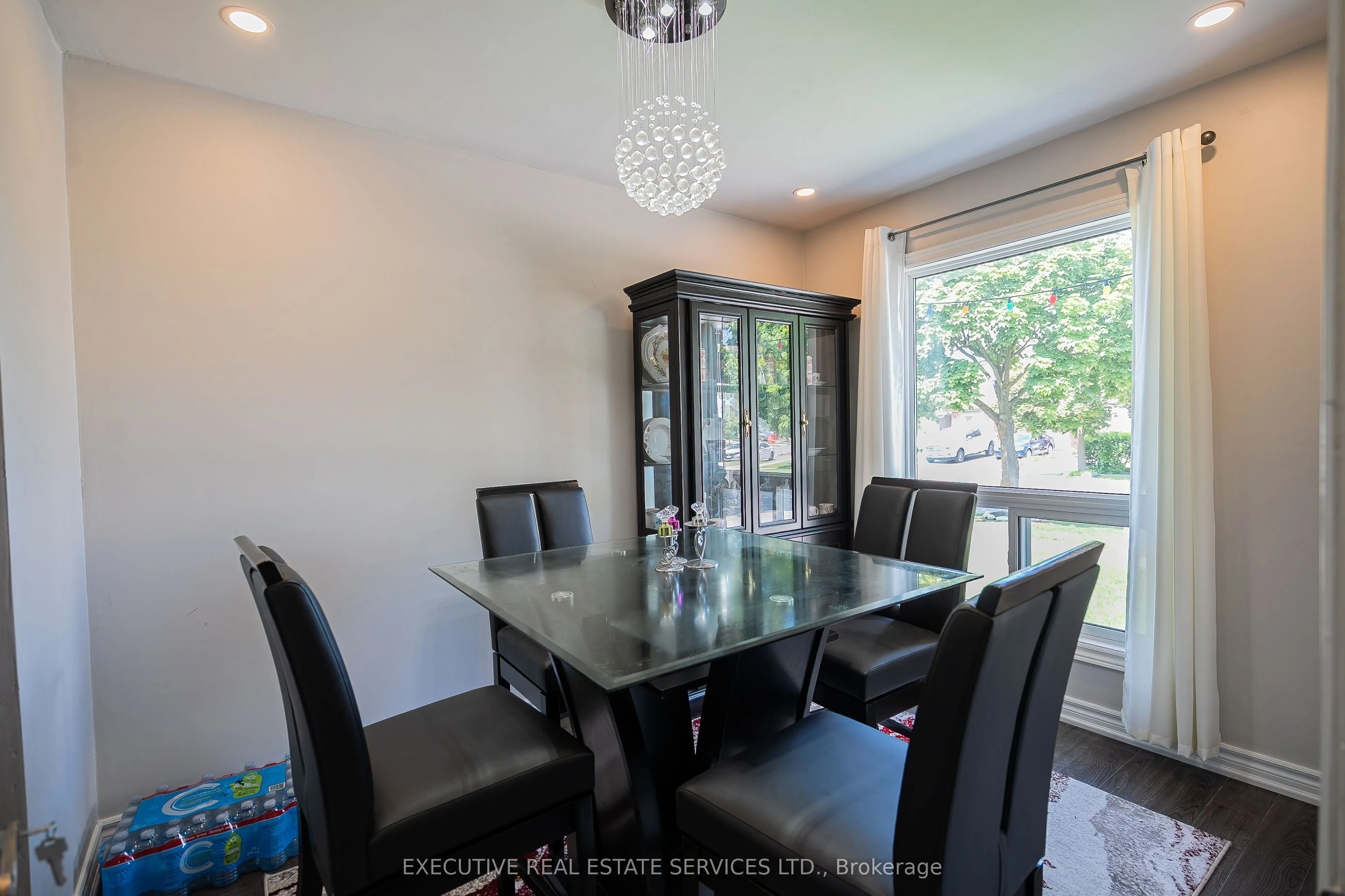 4 Simmons Boulevard