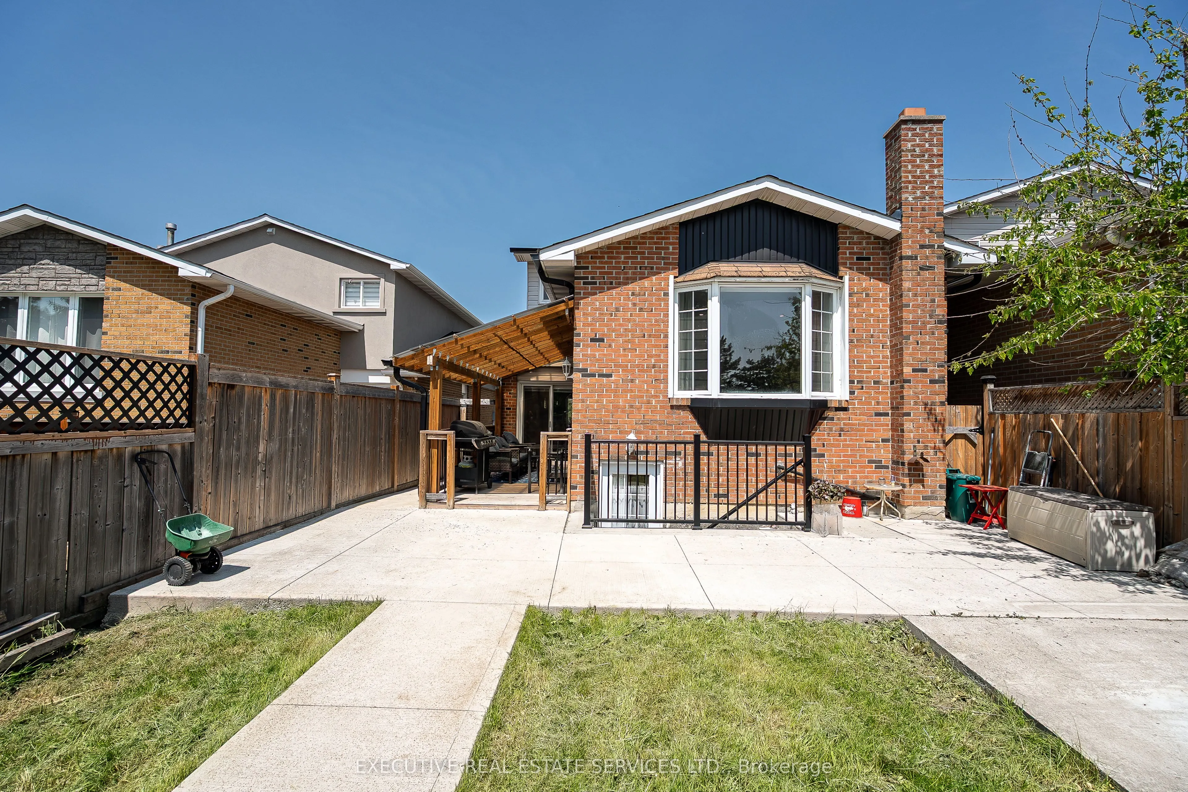 4 Simmons Boulevard