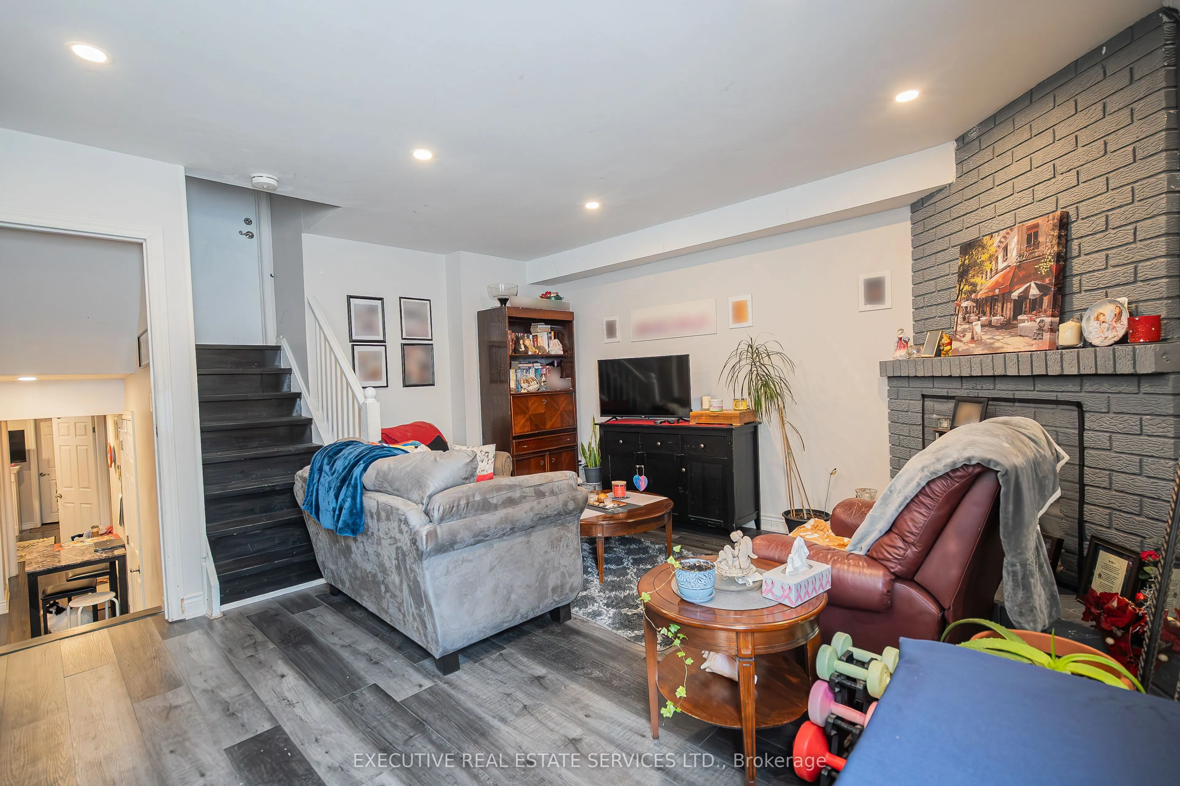 4 Simmons Boulevard