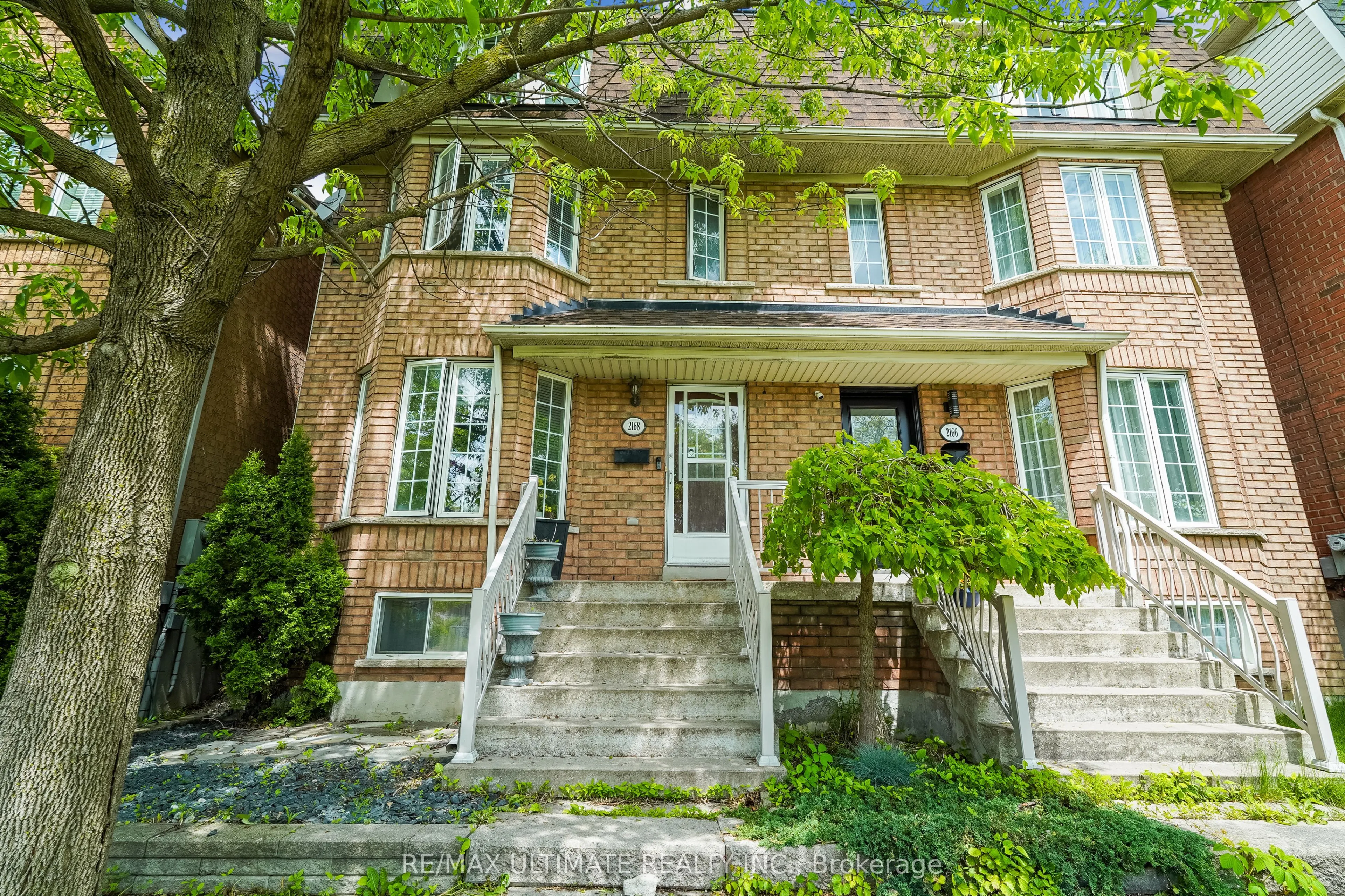 2168 St. Clair Avenue W