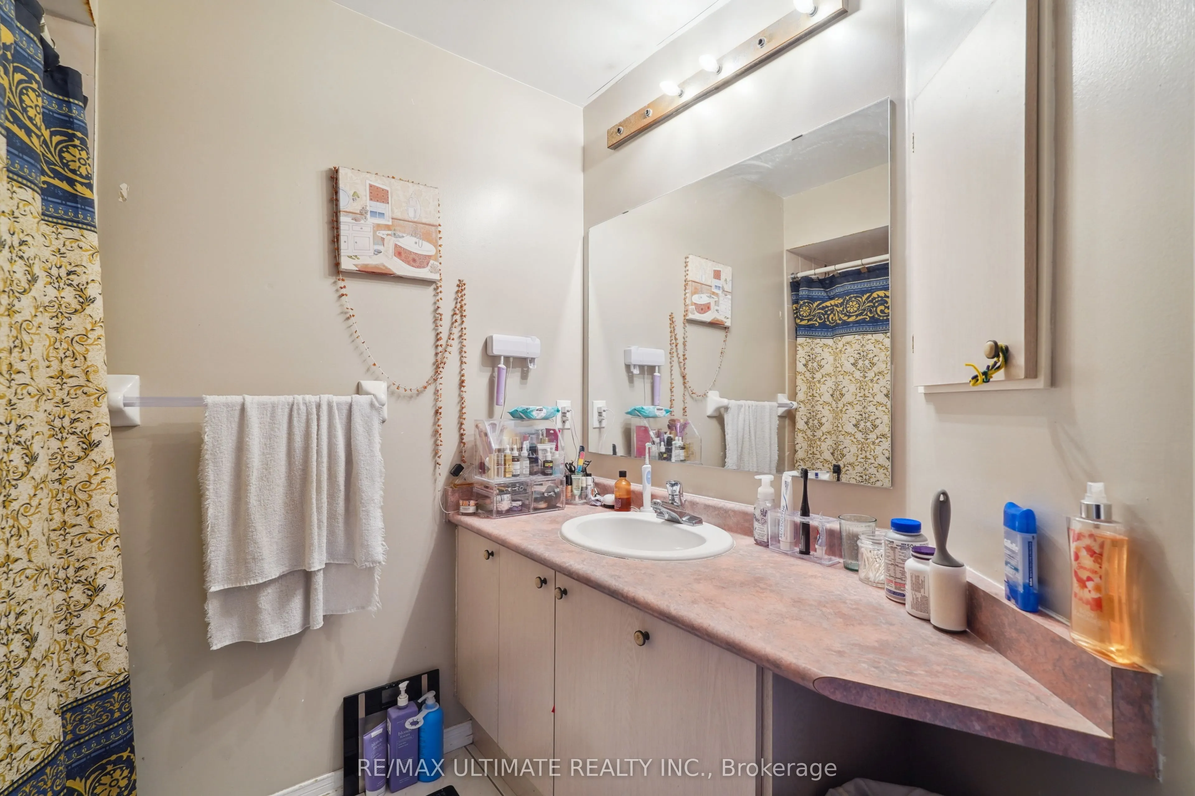 2168 St. Clair Avenue W