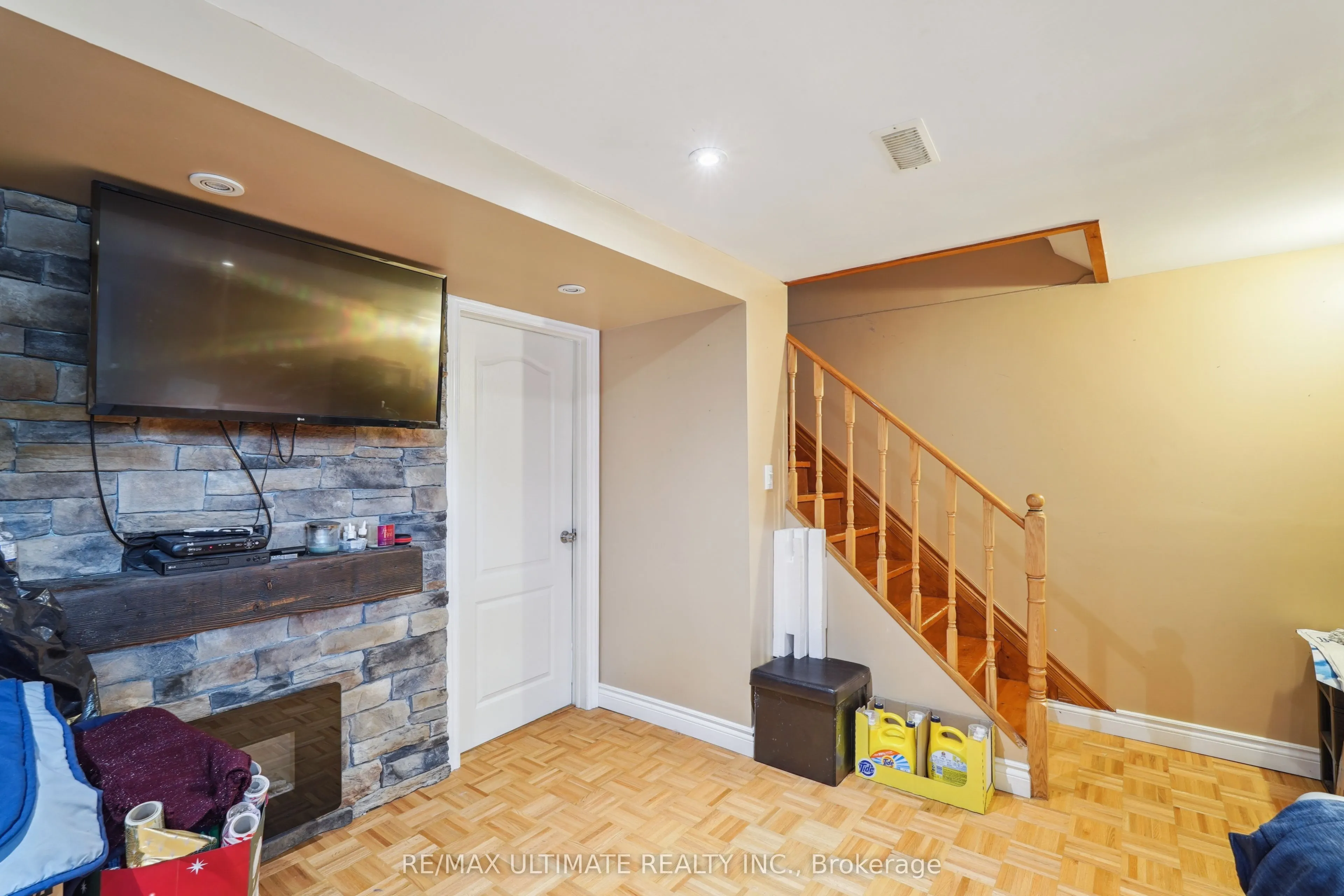2168 St. Clair Avenue W