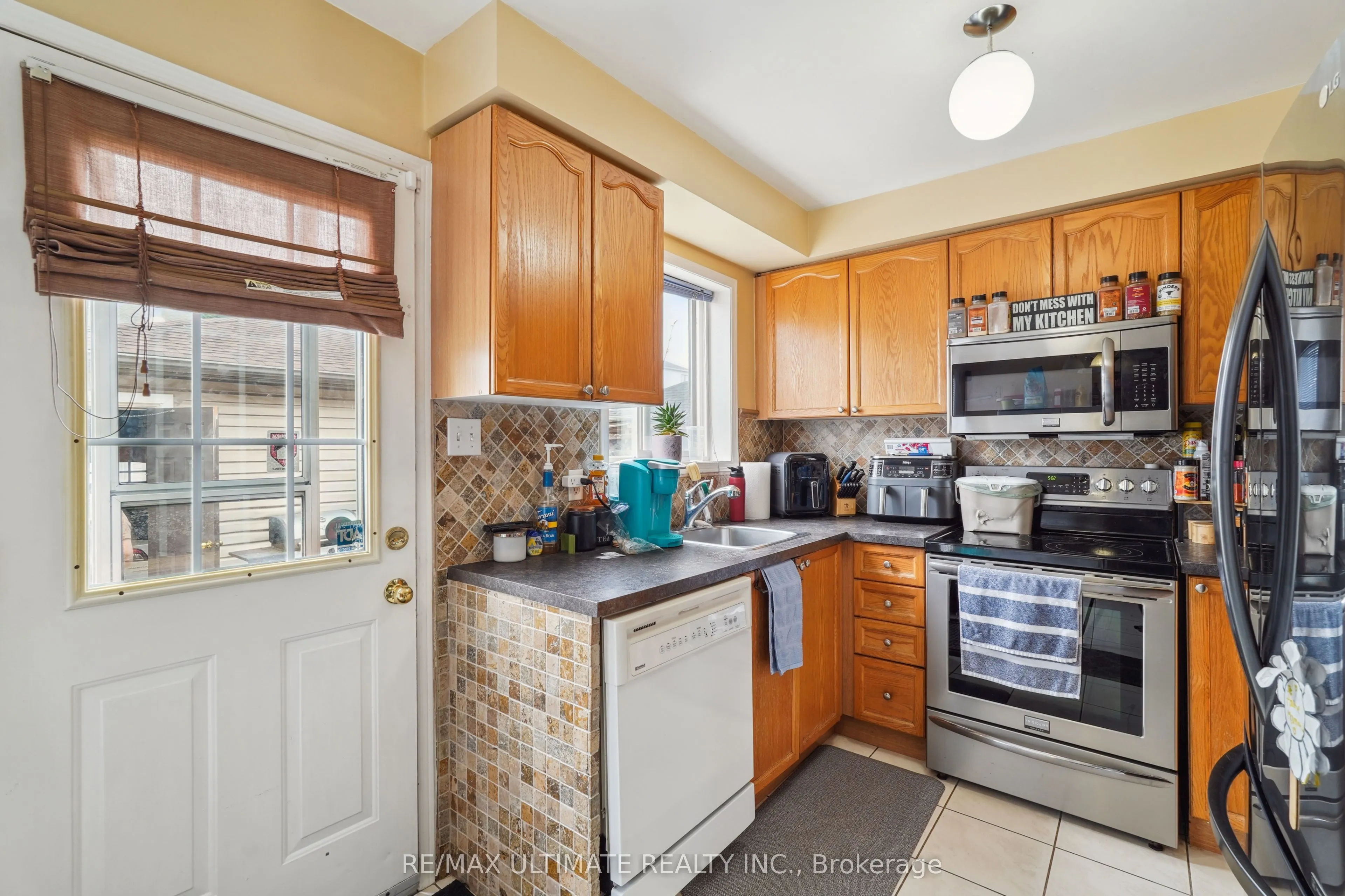 2168 St. Clair Avenue W