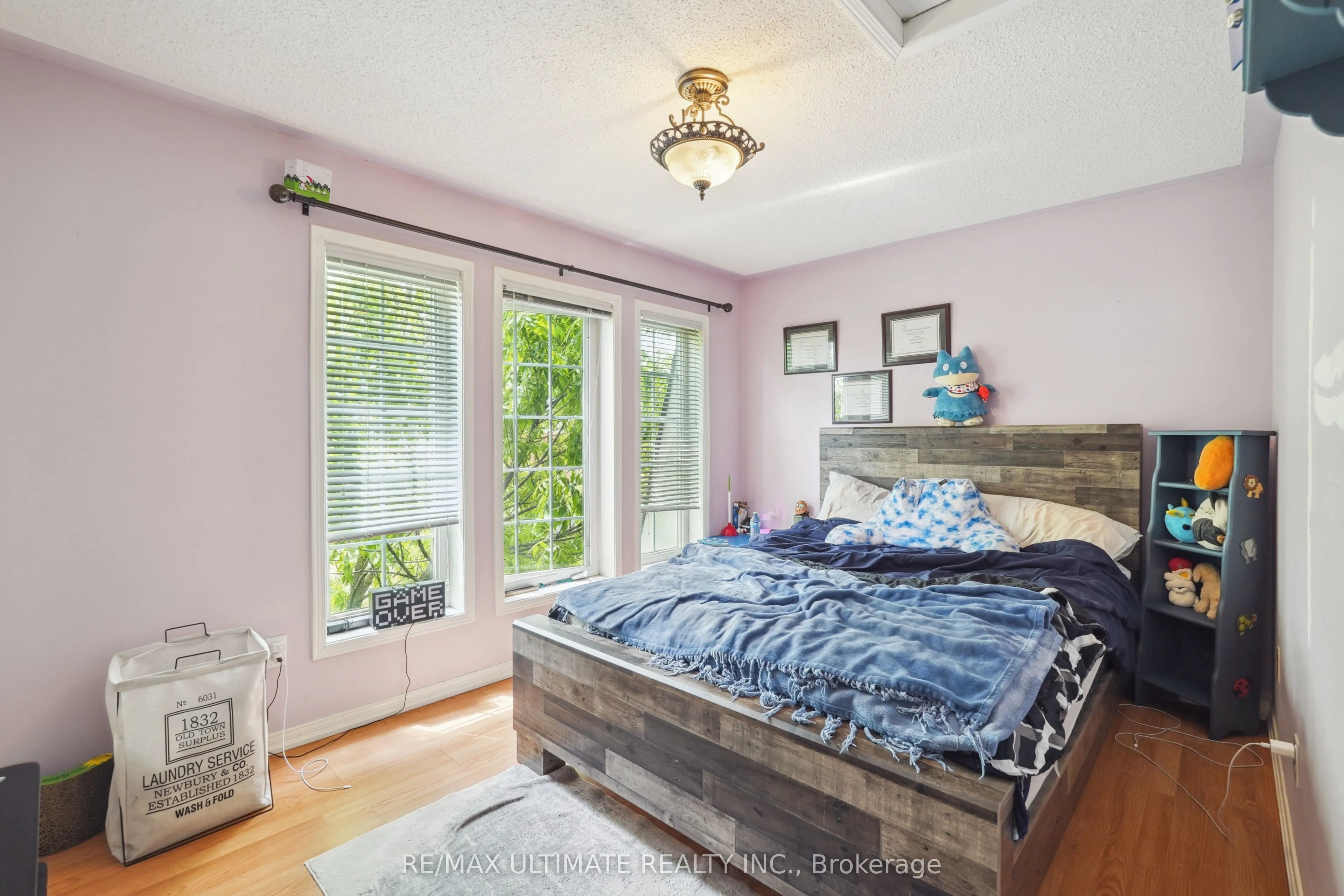 2168 St. Clair Avenue W
