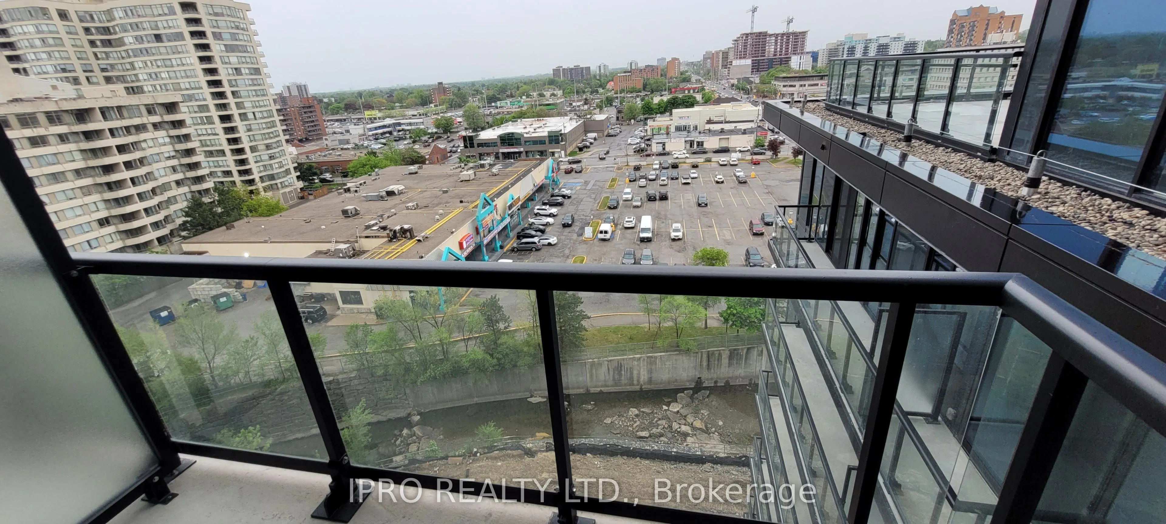 86 Dundas Street E, #821