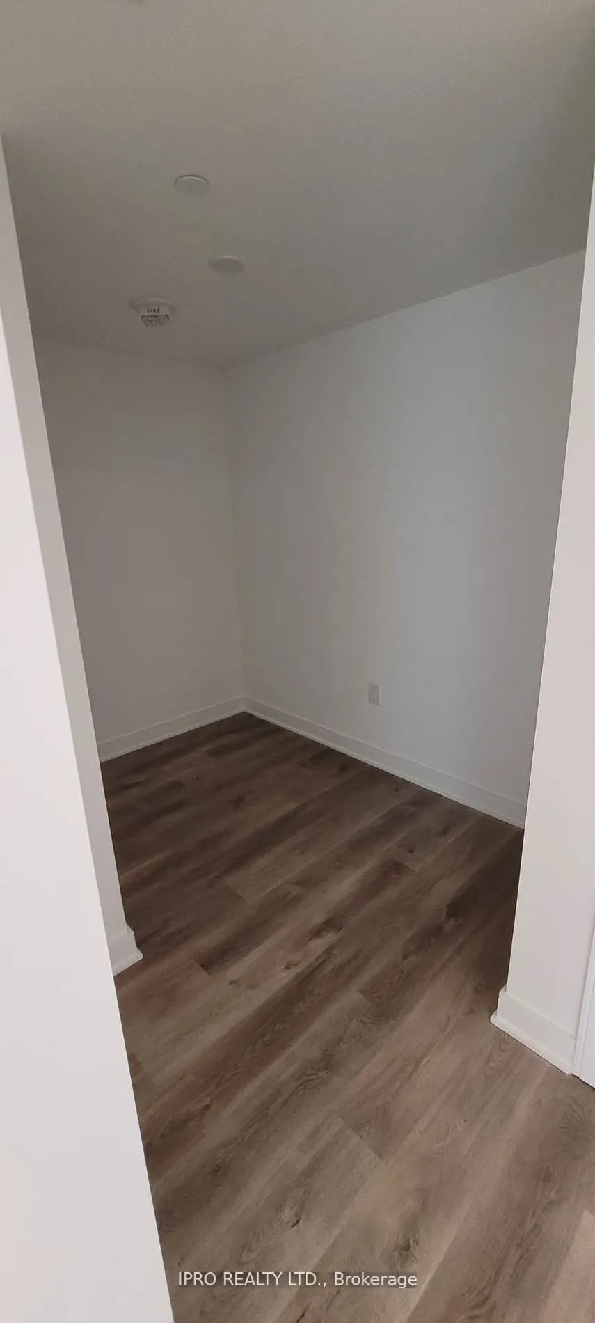 86 Dundas Street E, #821