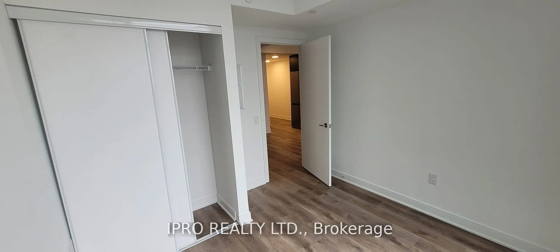 86 Dundas Street E, #821