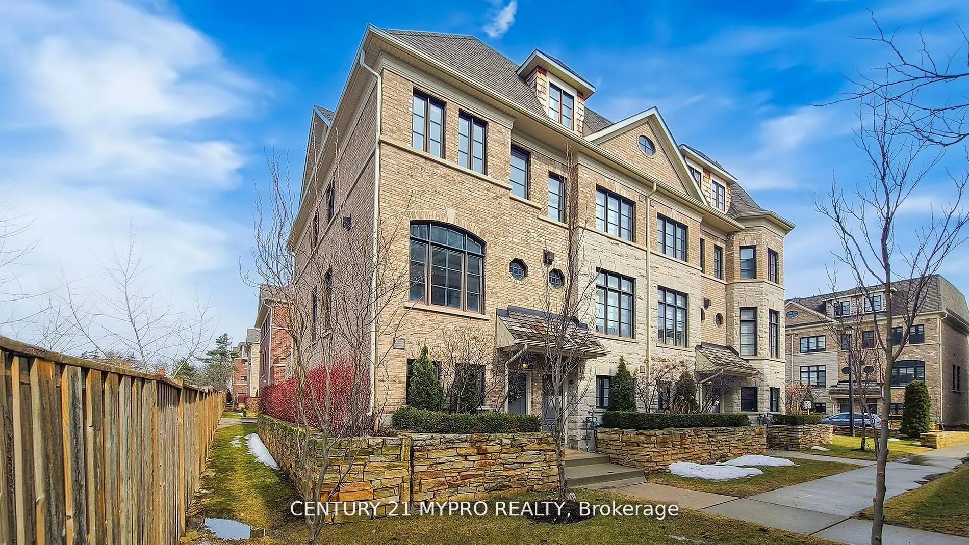 2039 Queensborough Gate E, #47
