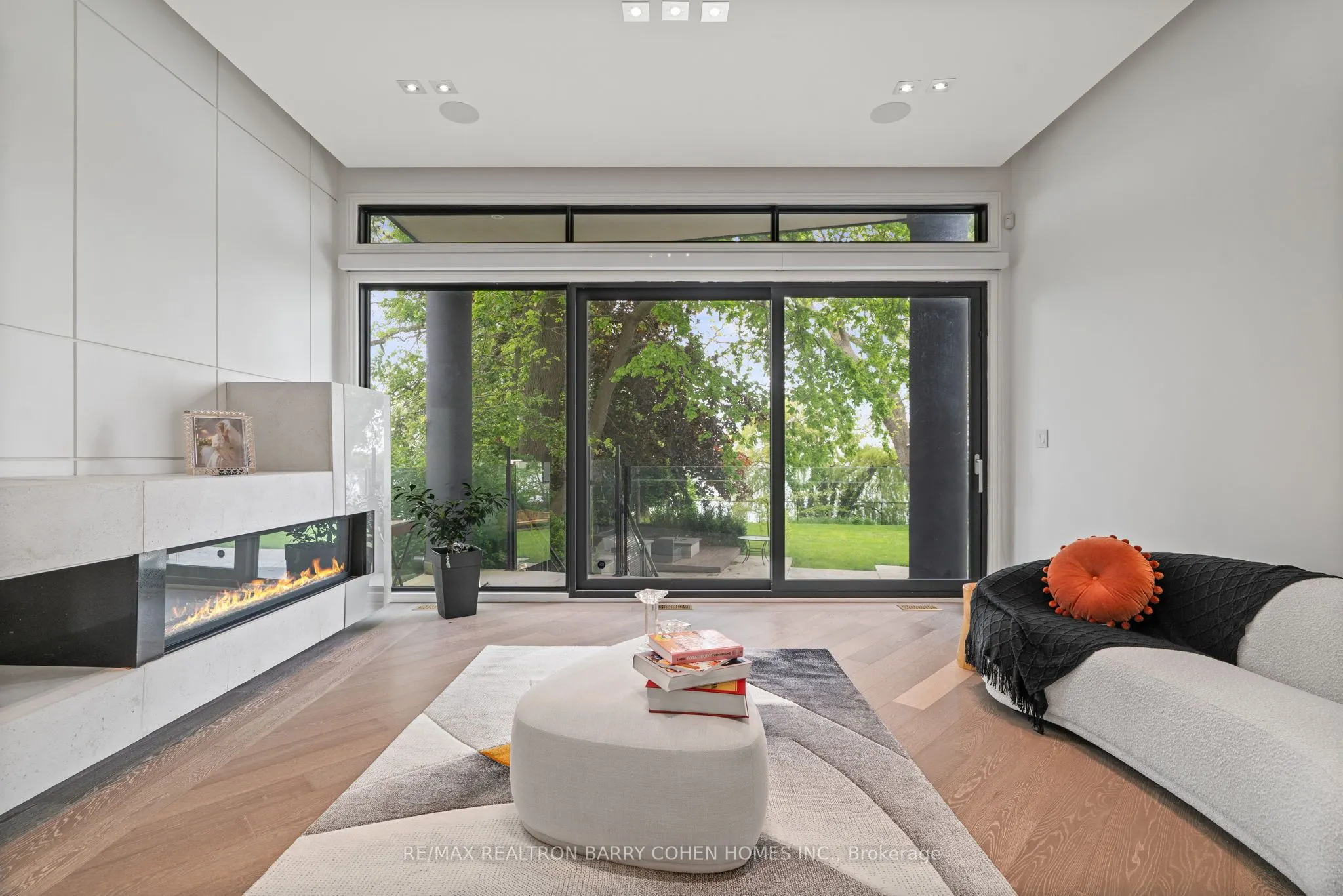 67 Lake Promenade