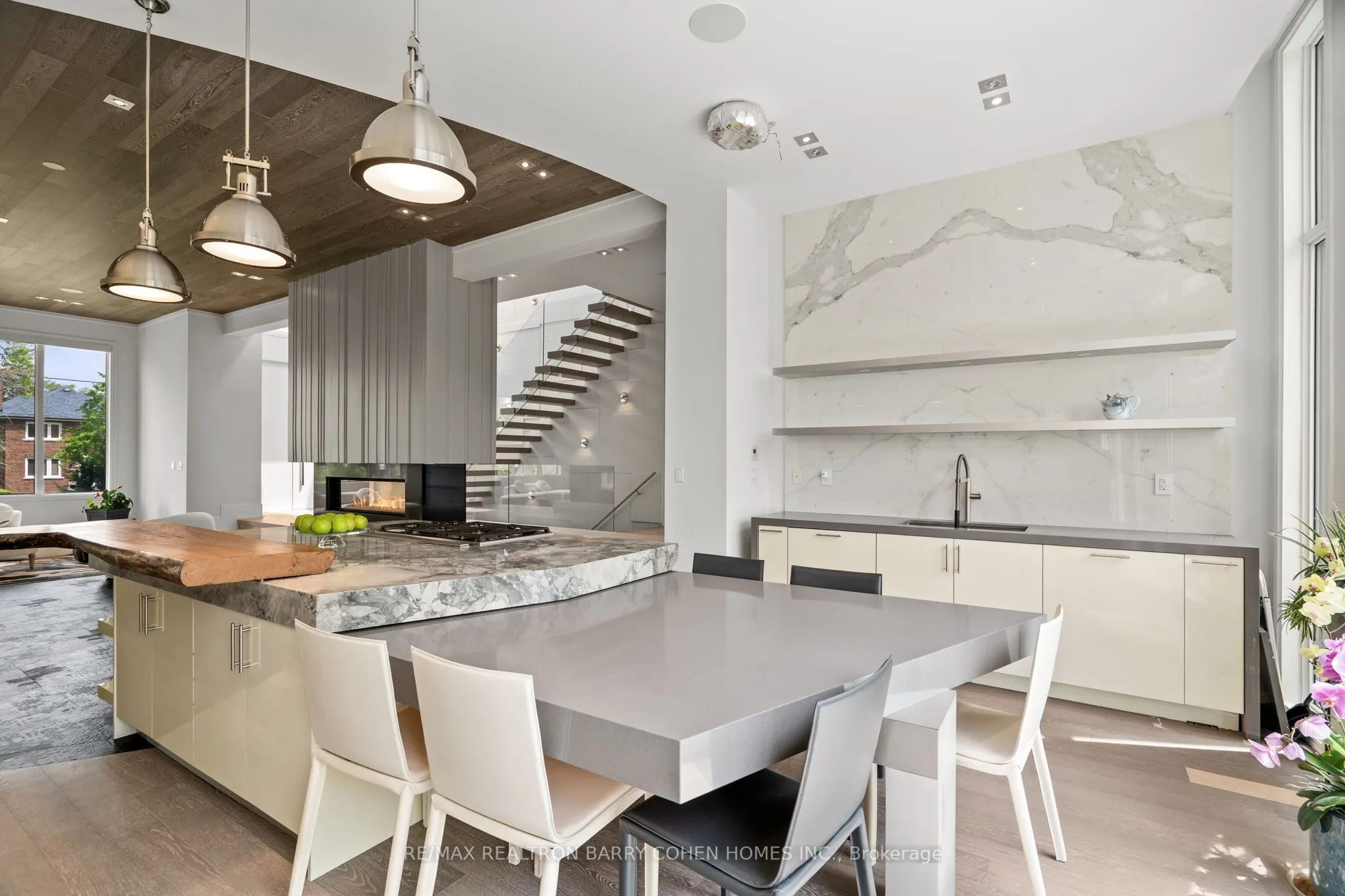 67 Lake Promenade