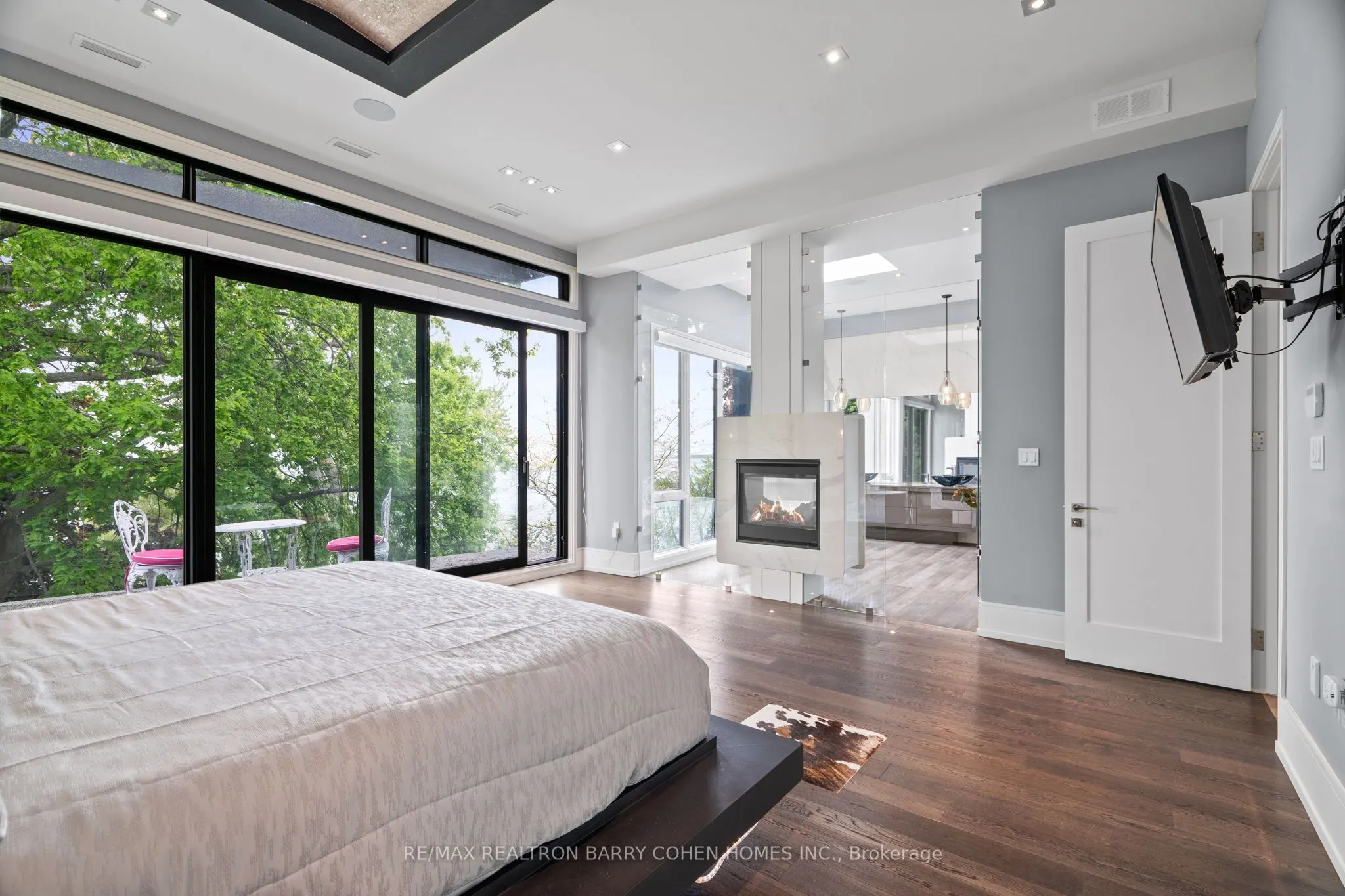 67 Lake Promenade
