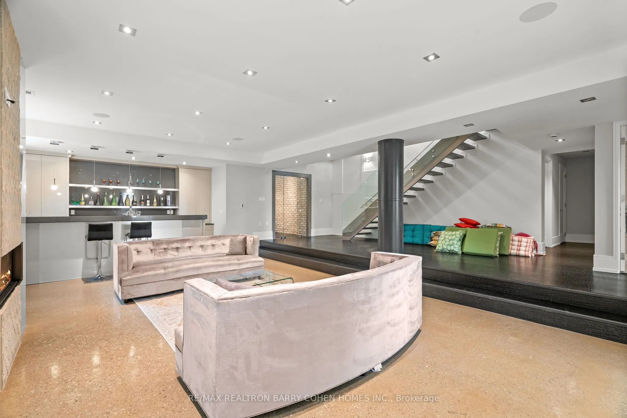 67 Lake Promenade
