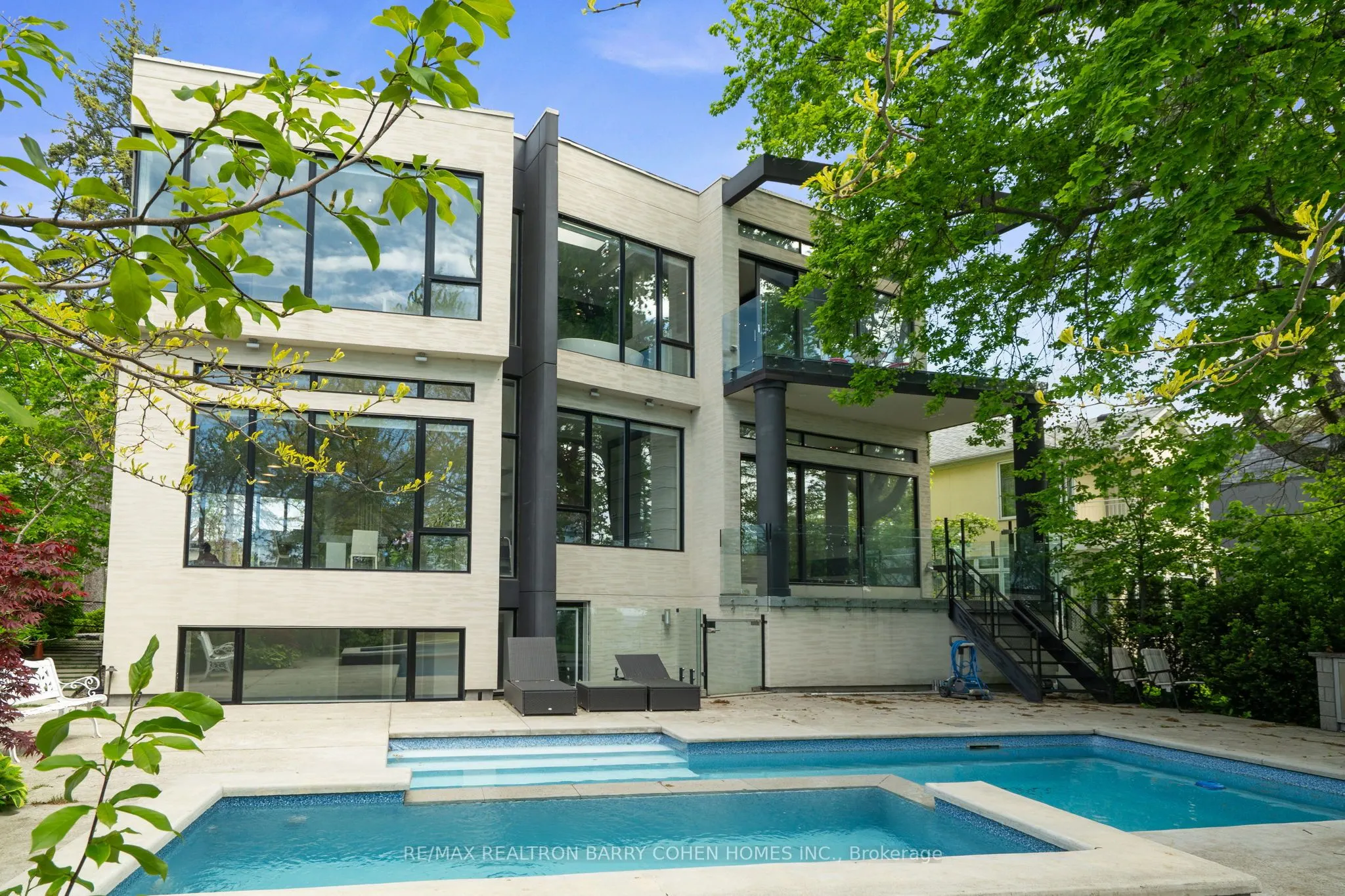 67 Lake Promenade