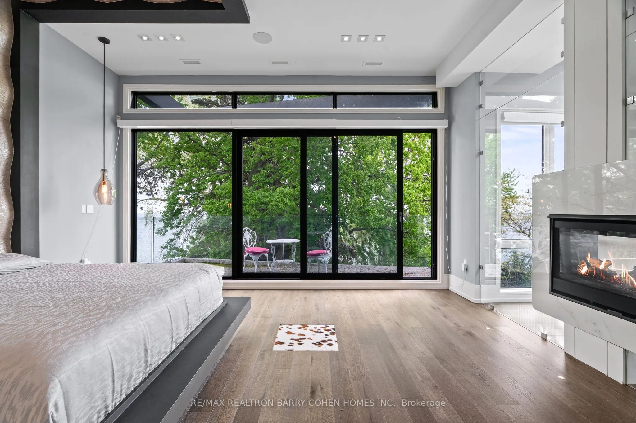 67 Lake Promenade