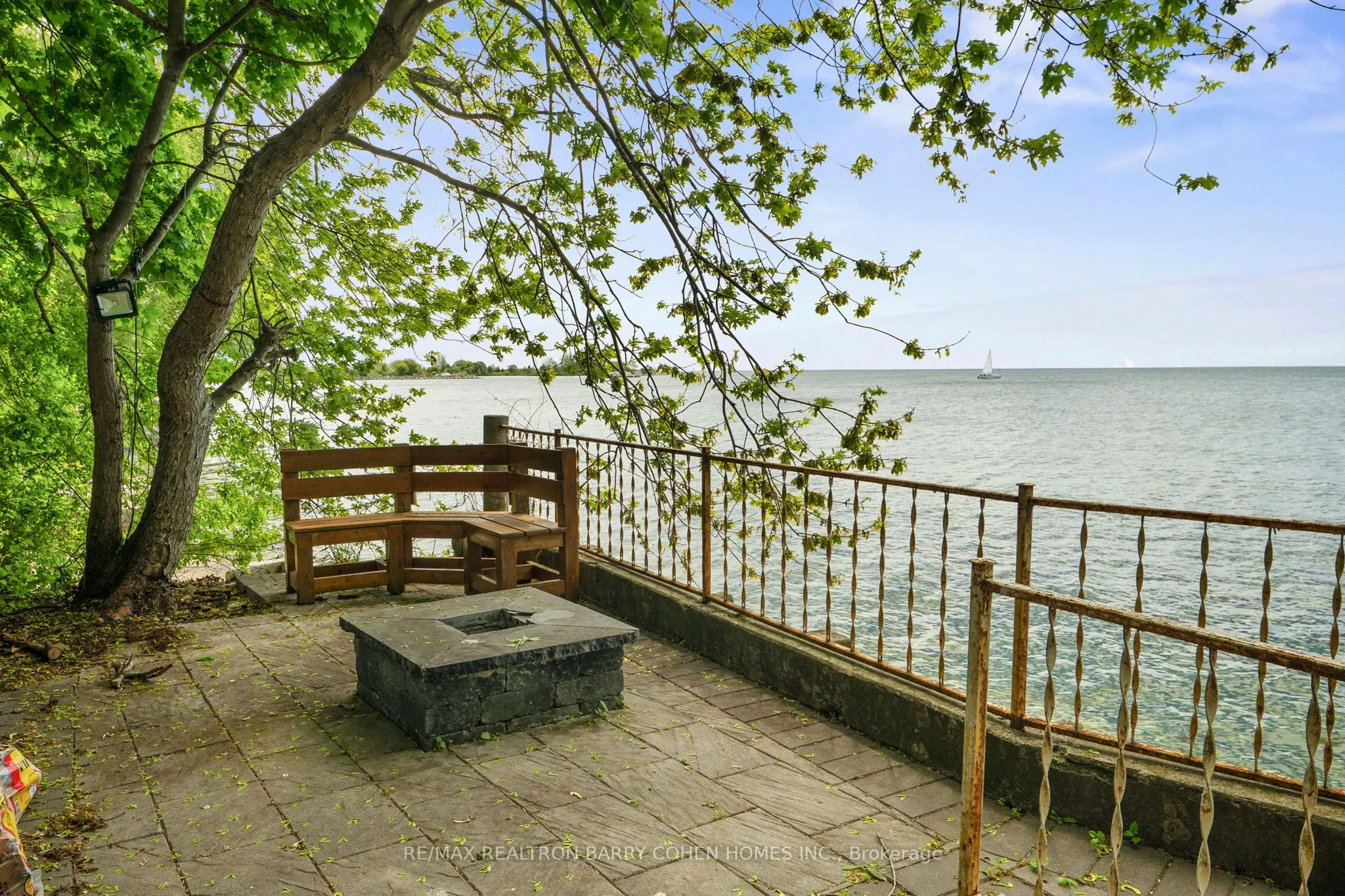 67 Lake Promenade