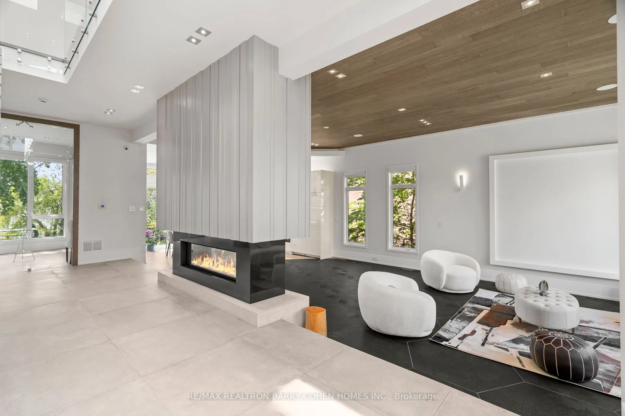 67 Lake Promenade