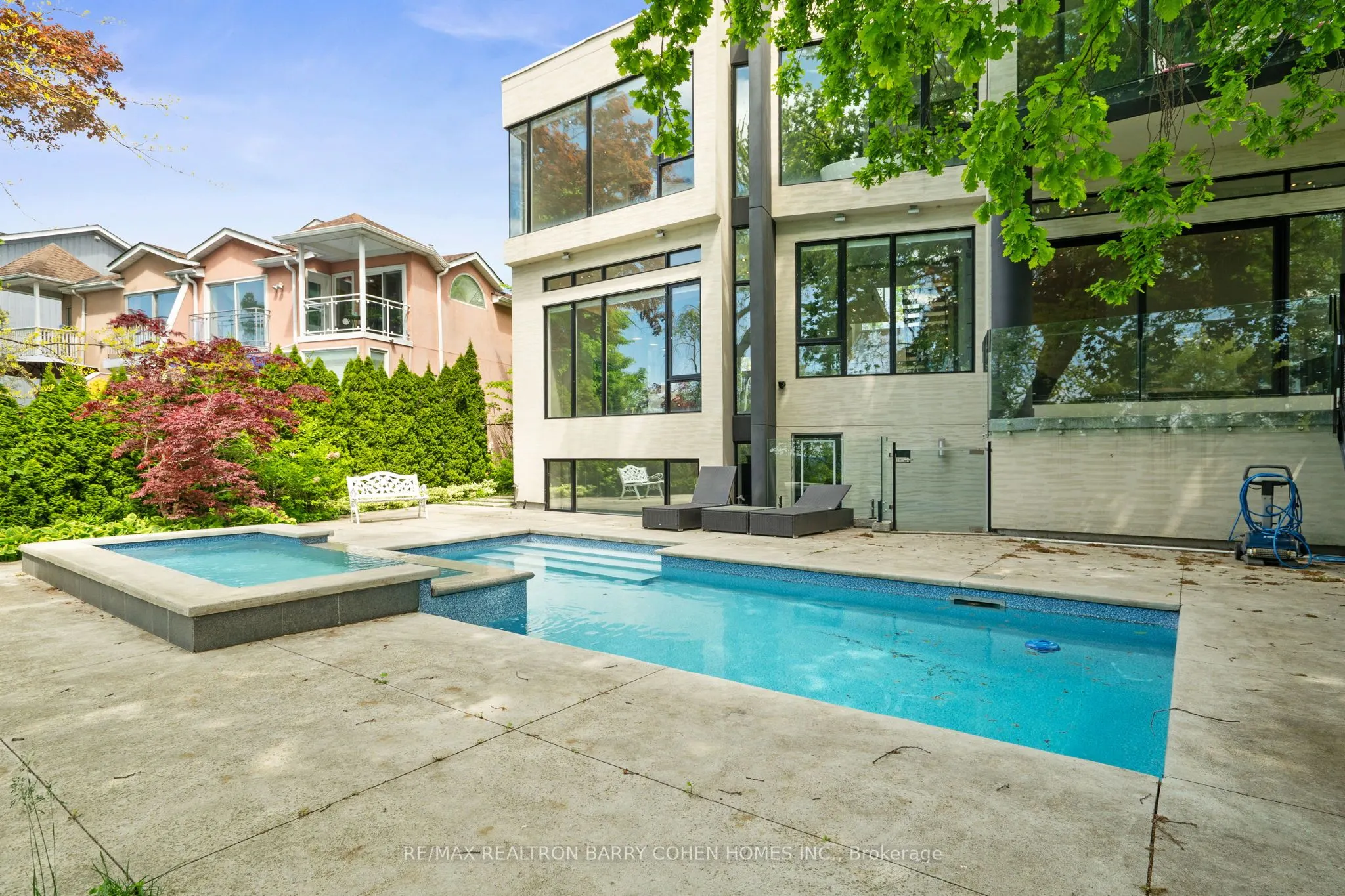 67 Lake Promenade