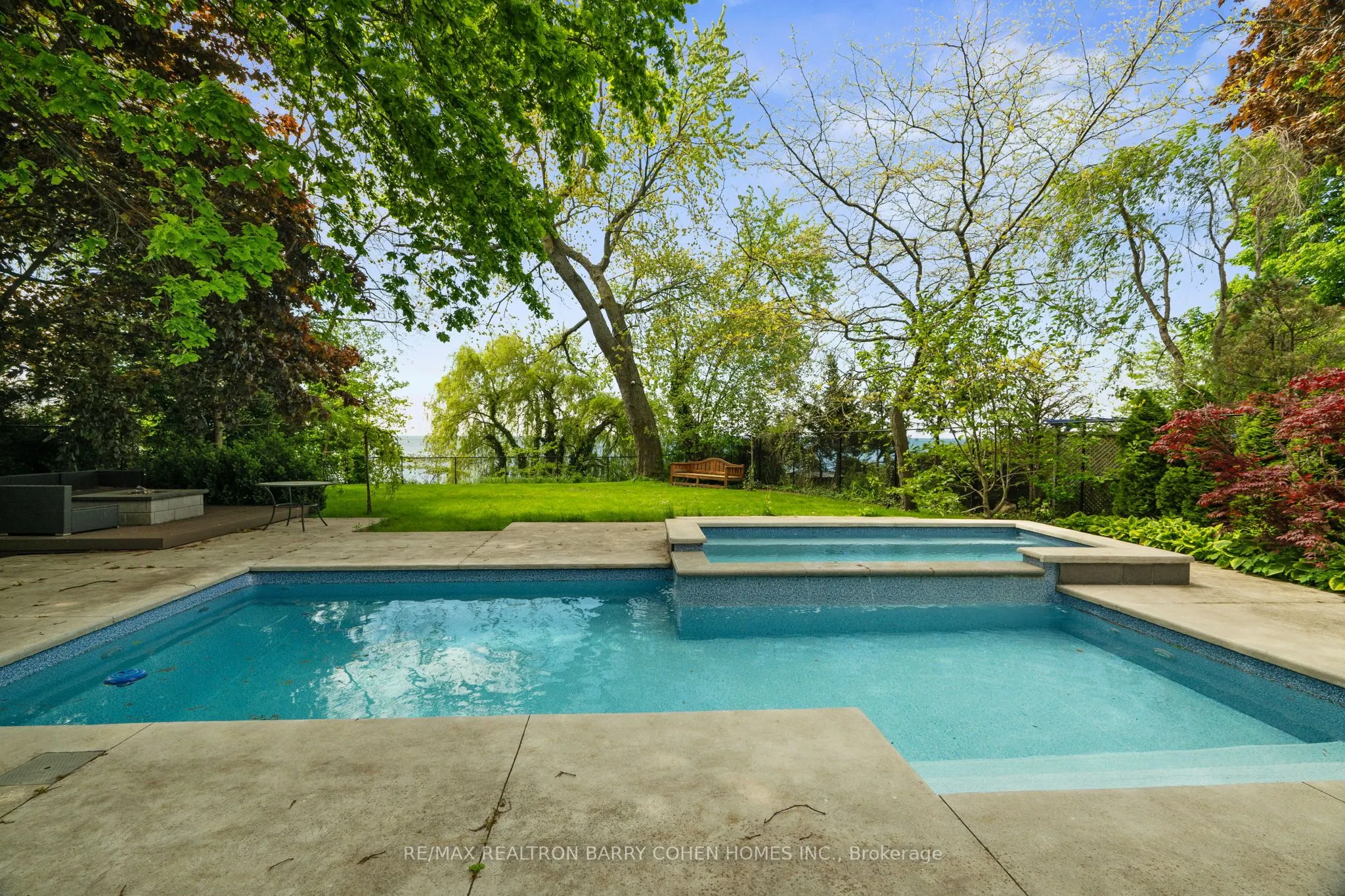 67 Lake Promenade