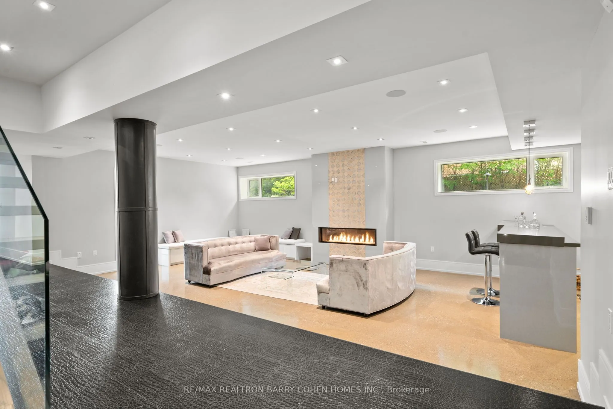 67 Lake Promenade