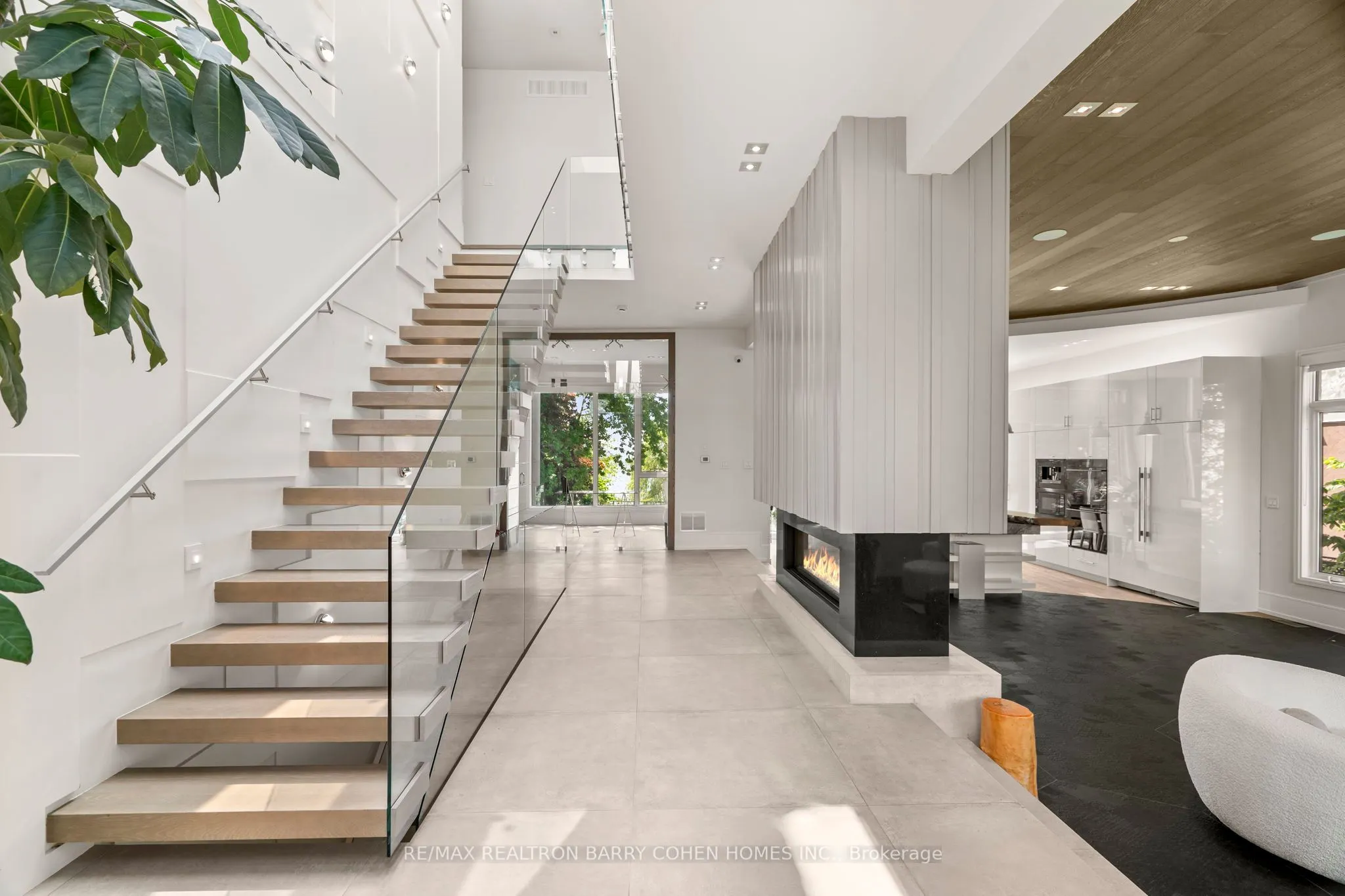 67 Lake Promenade