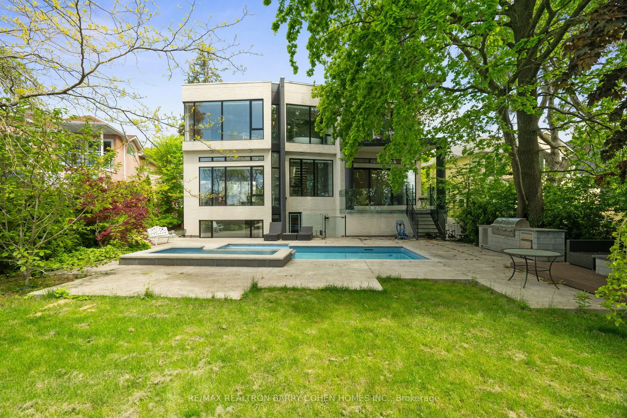 67 Lake Promenade