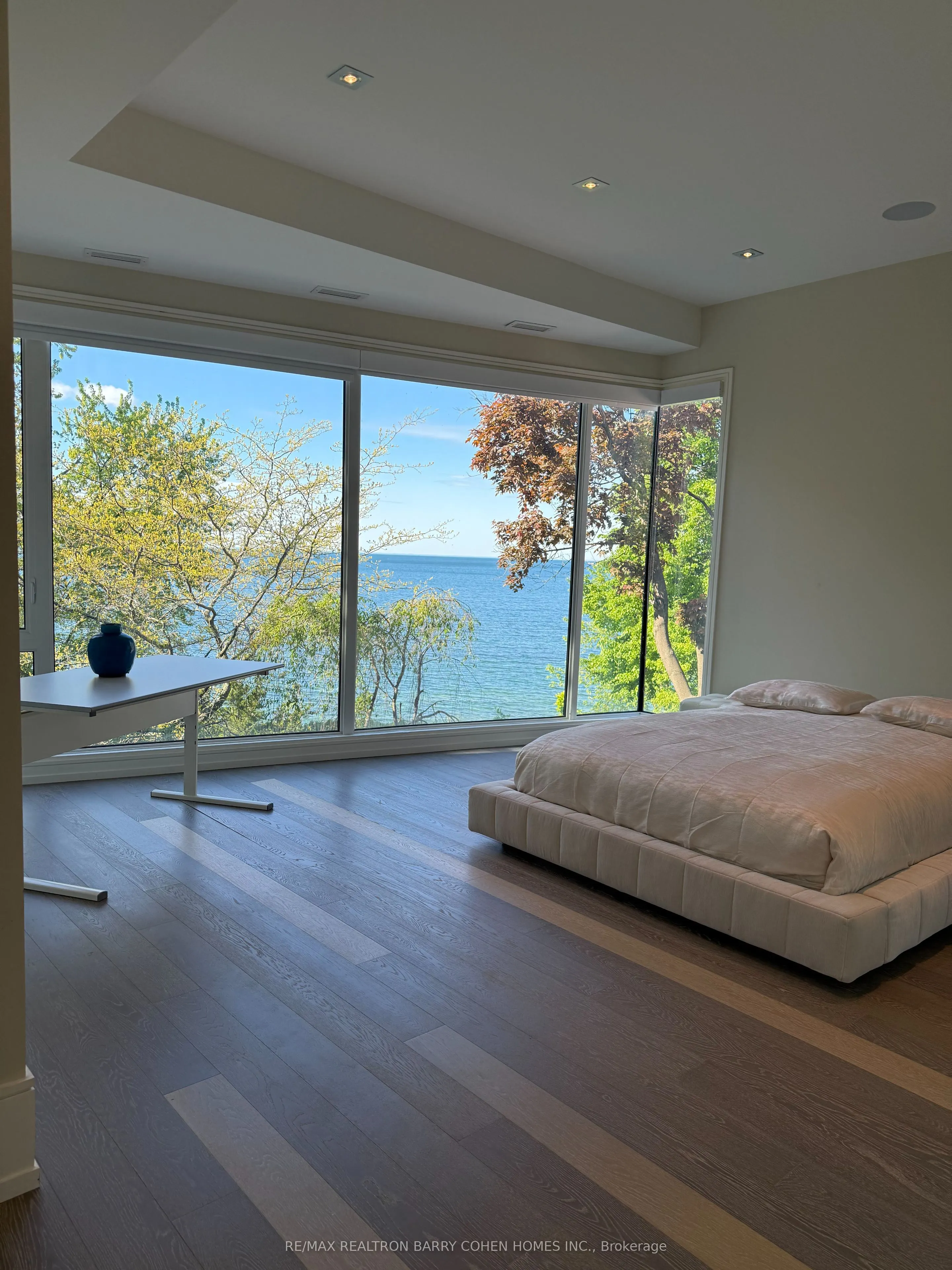 67 Lake Promenade