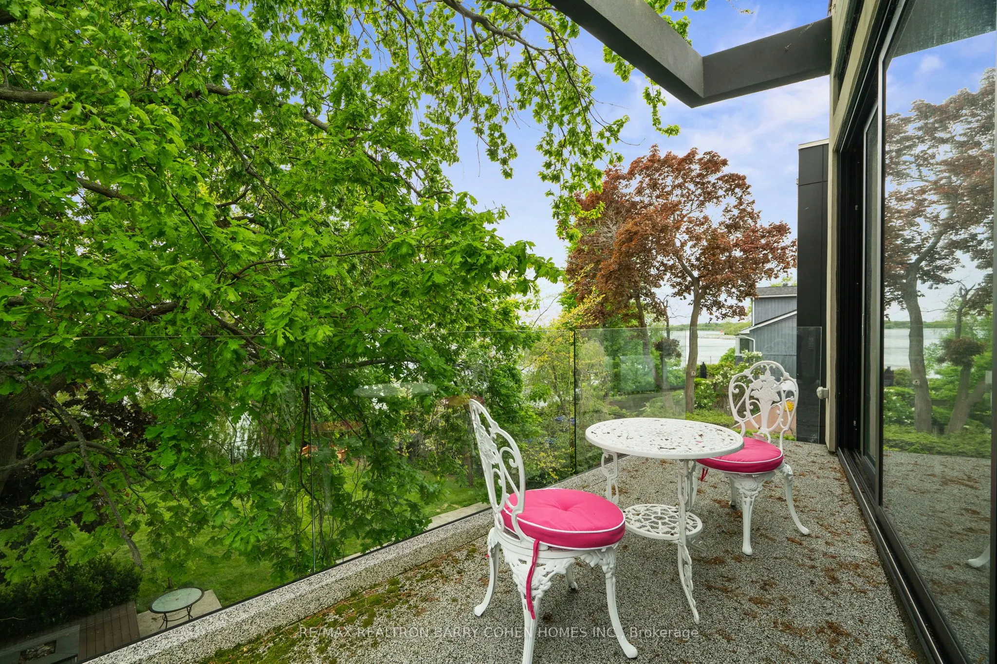 67 Lake Promenade
