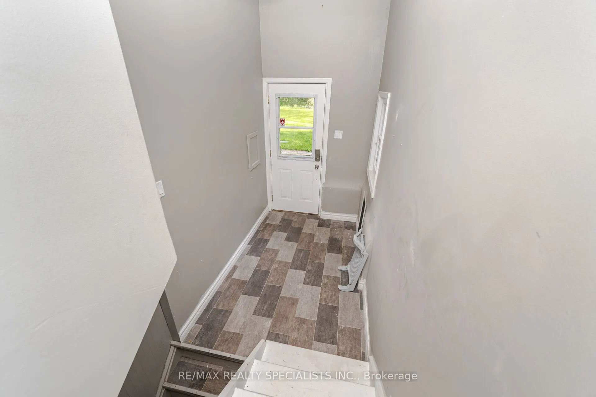 241 Main Street S