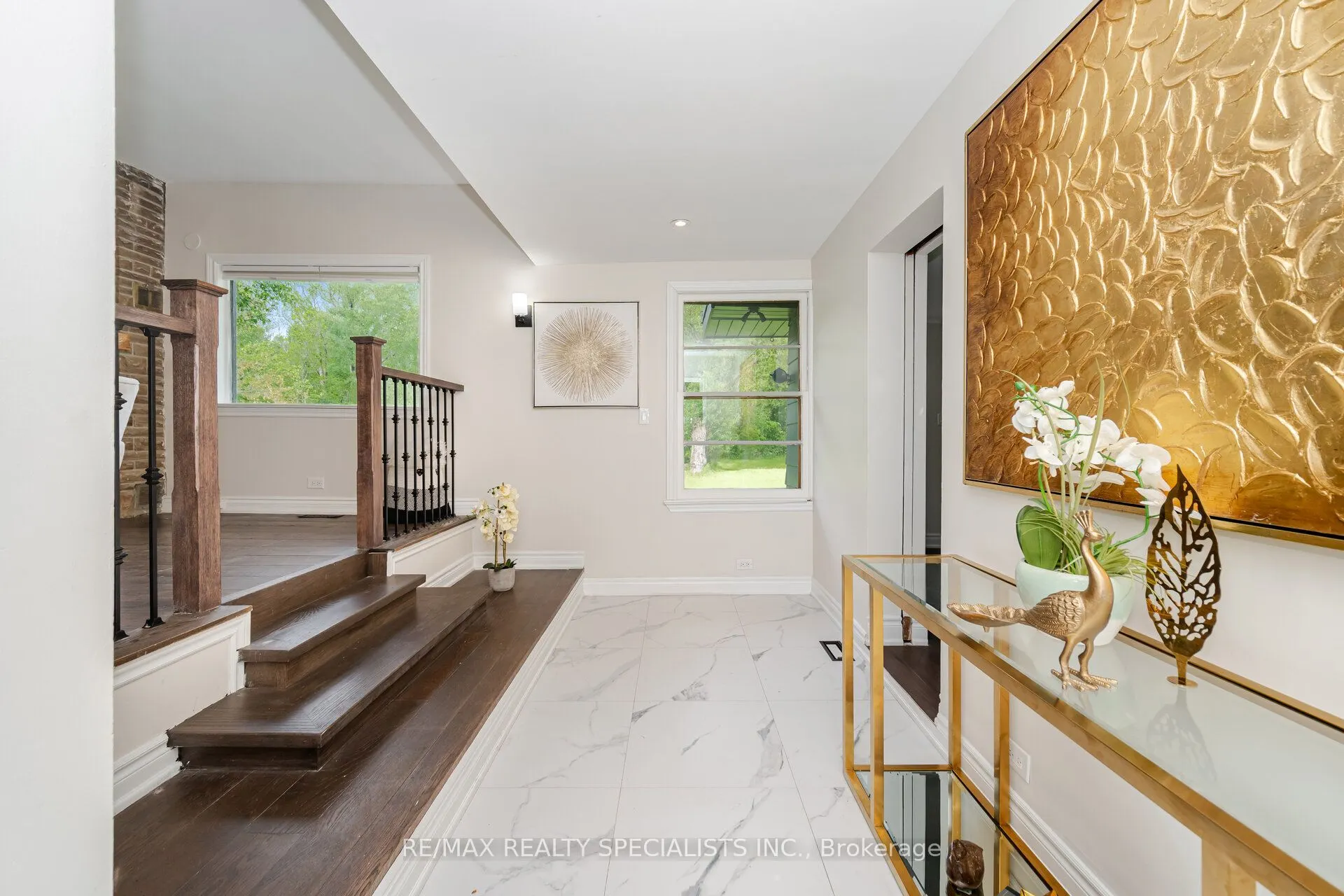 241 Main Street S