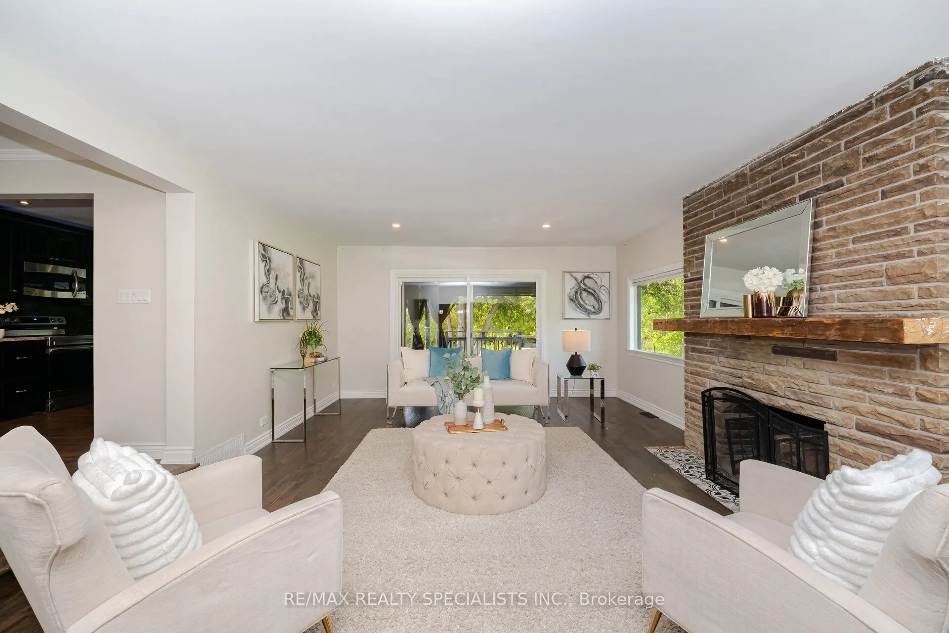 241 Main Street S
